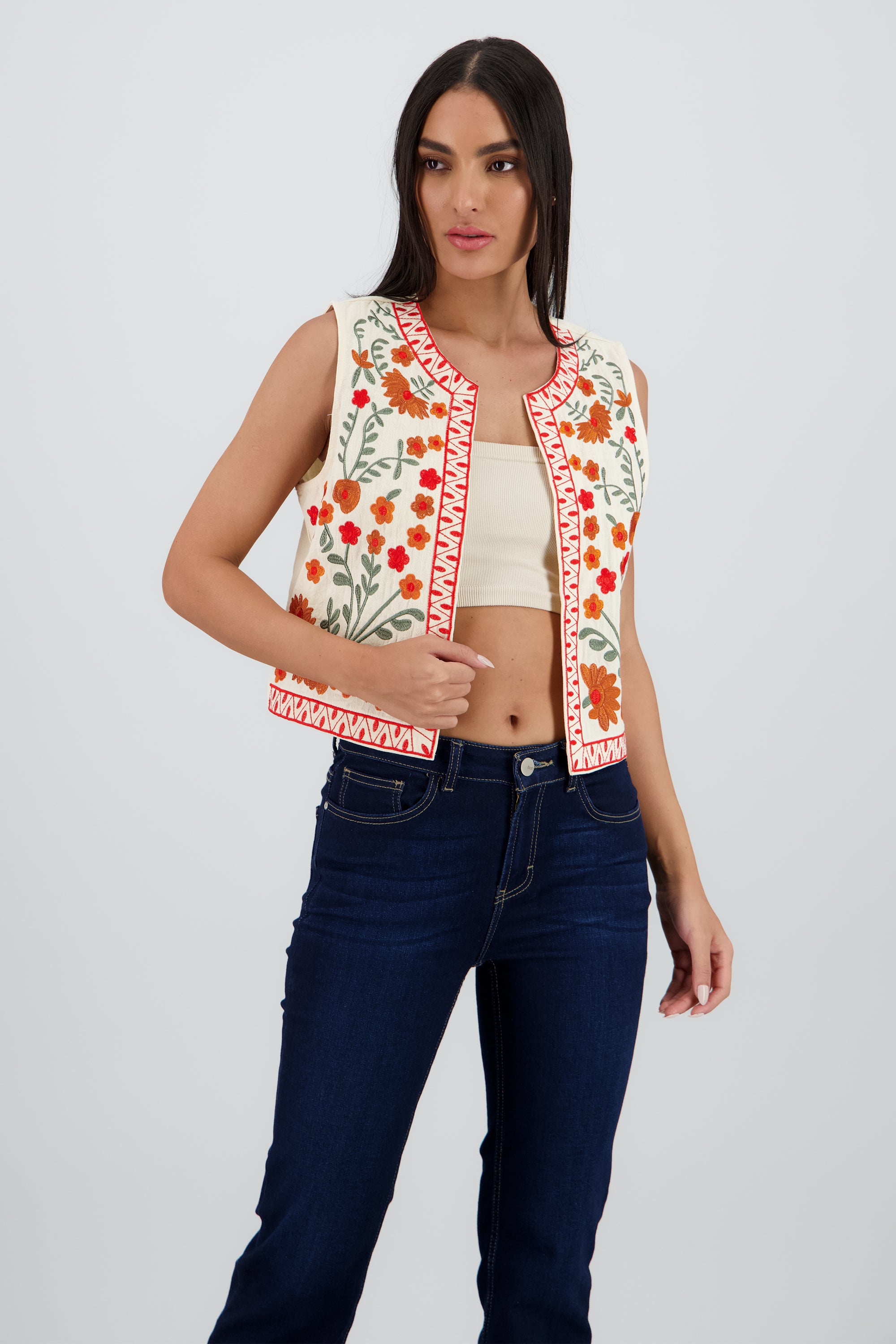 Chaleco detalle bordado flores CREMA