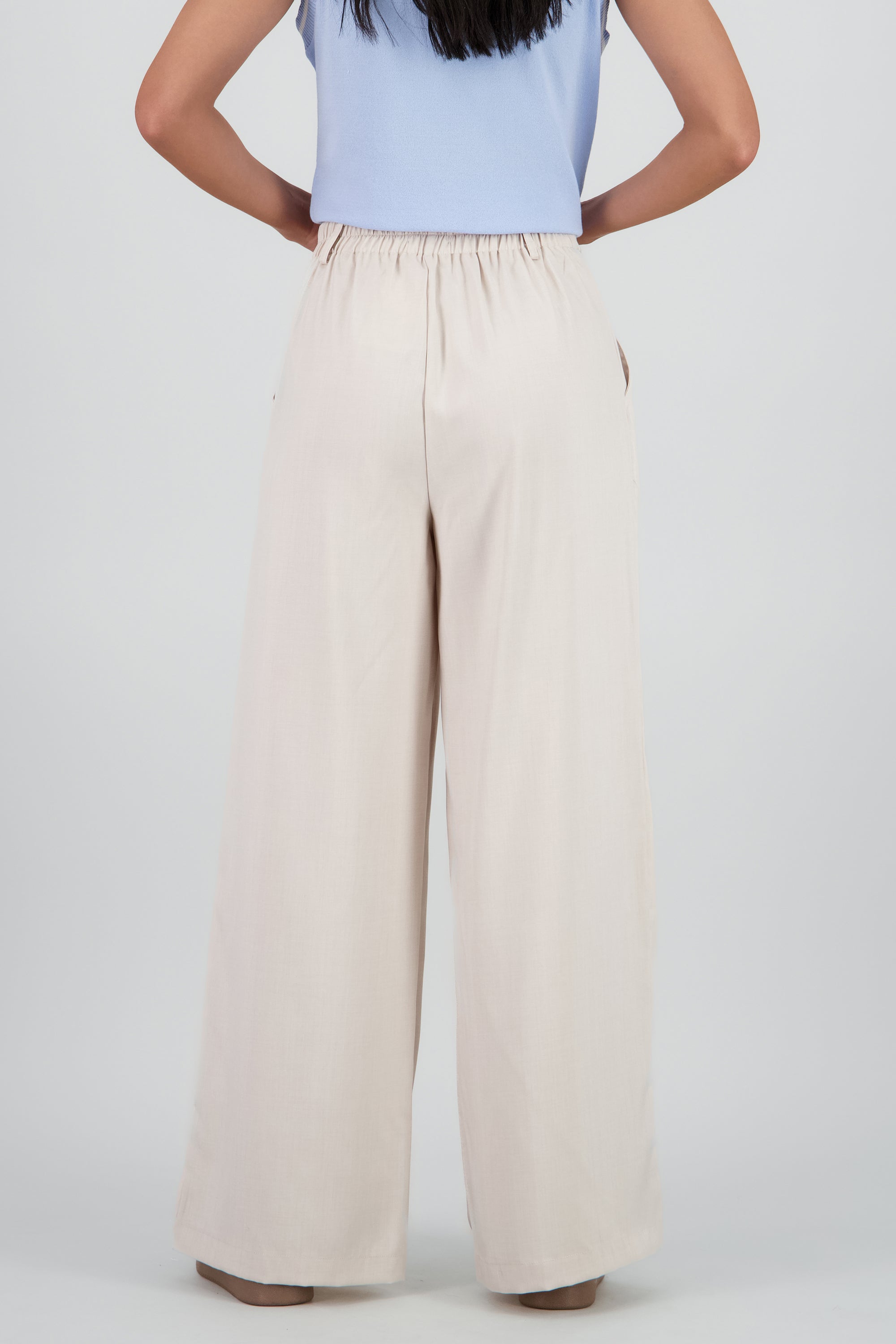 Pantalon sastreado detalle pinzas HUESO