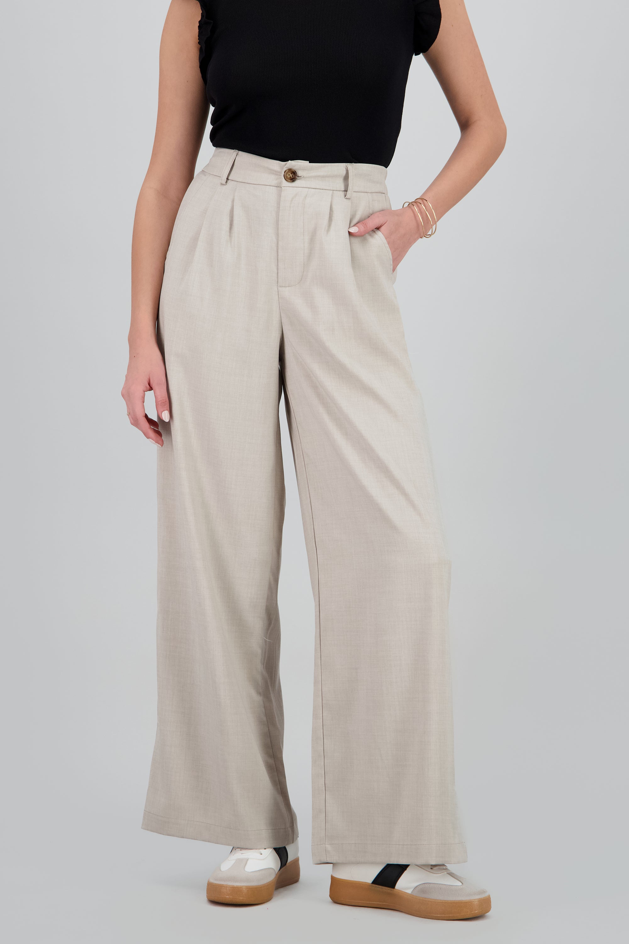 Pantalon sastreado detalle pinzas GRIS