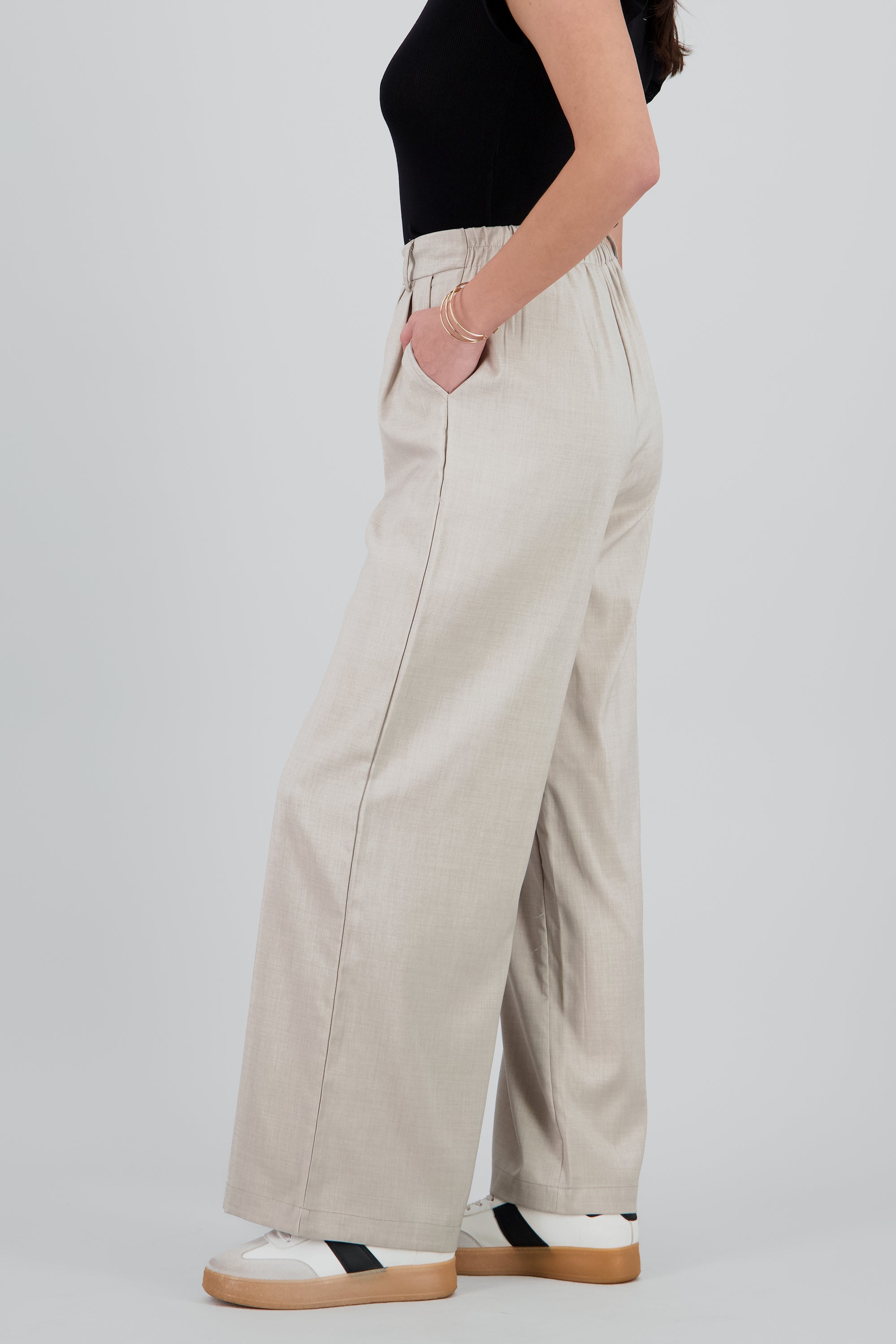 Pantalon sastreado detalle pinzas GRIS