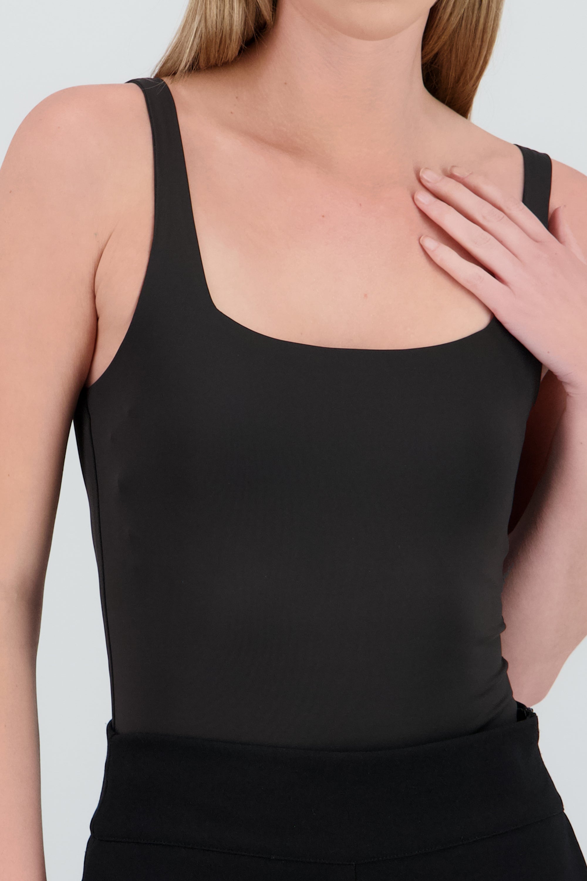 Bodysuit sin manga liso NEGRO