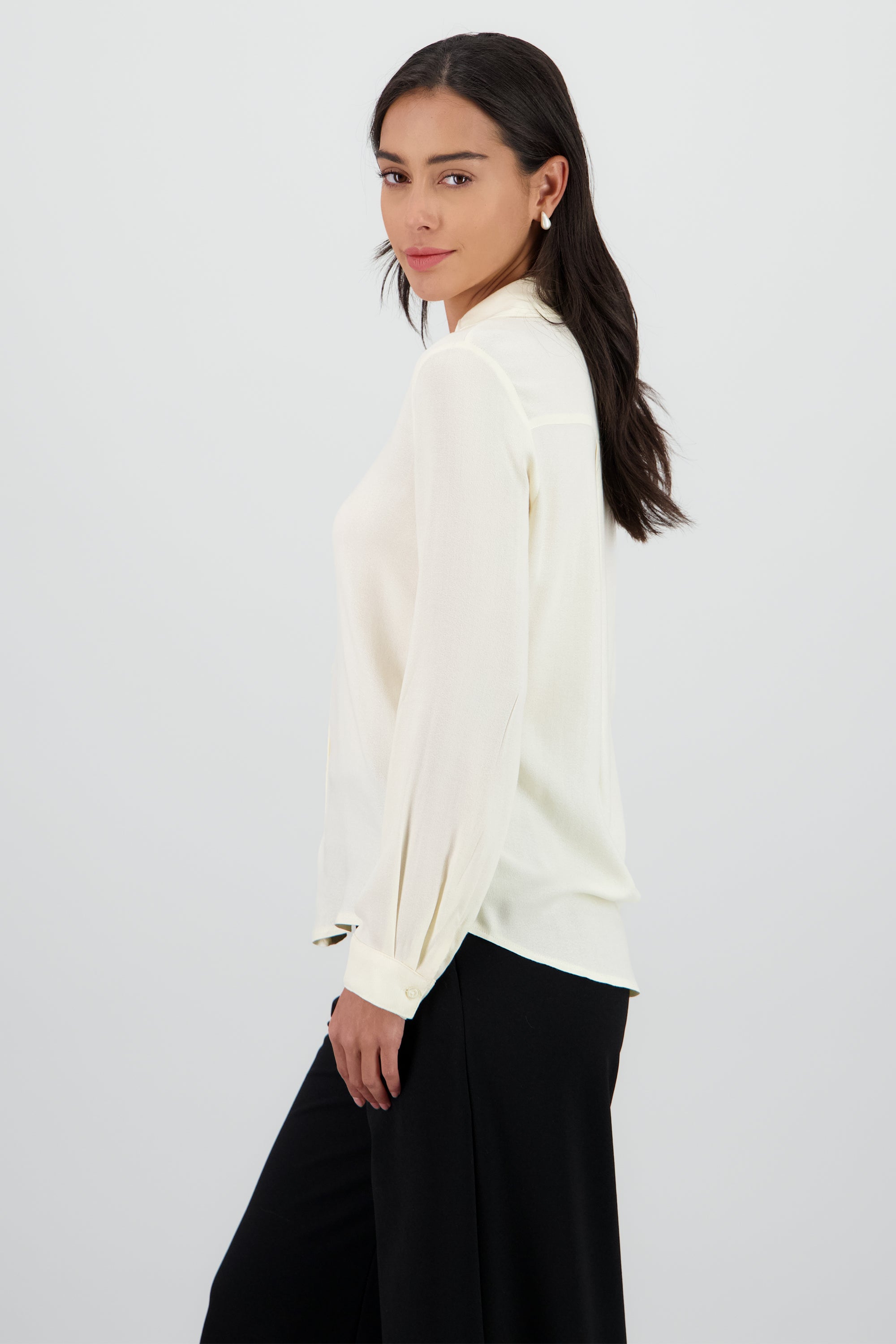 Camisa lisa escote v CREMA