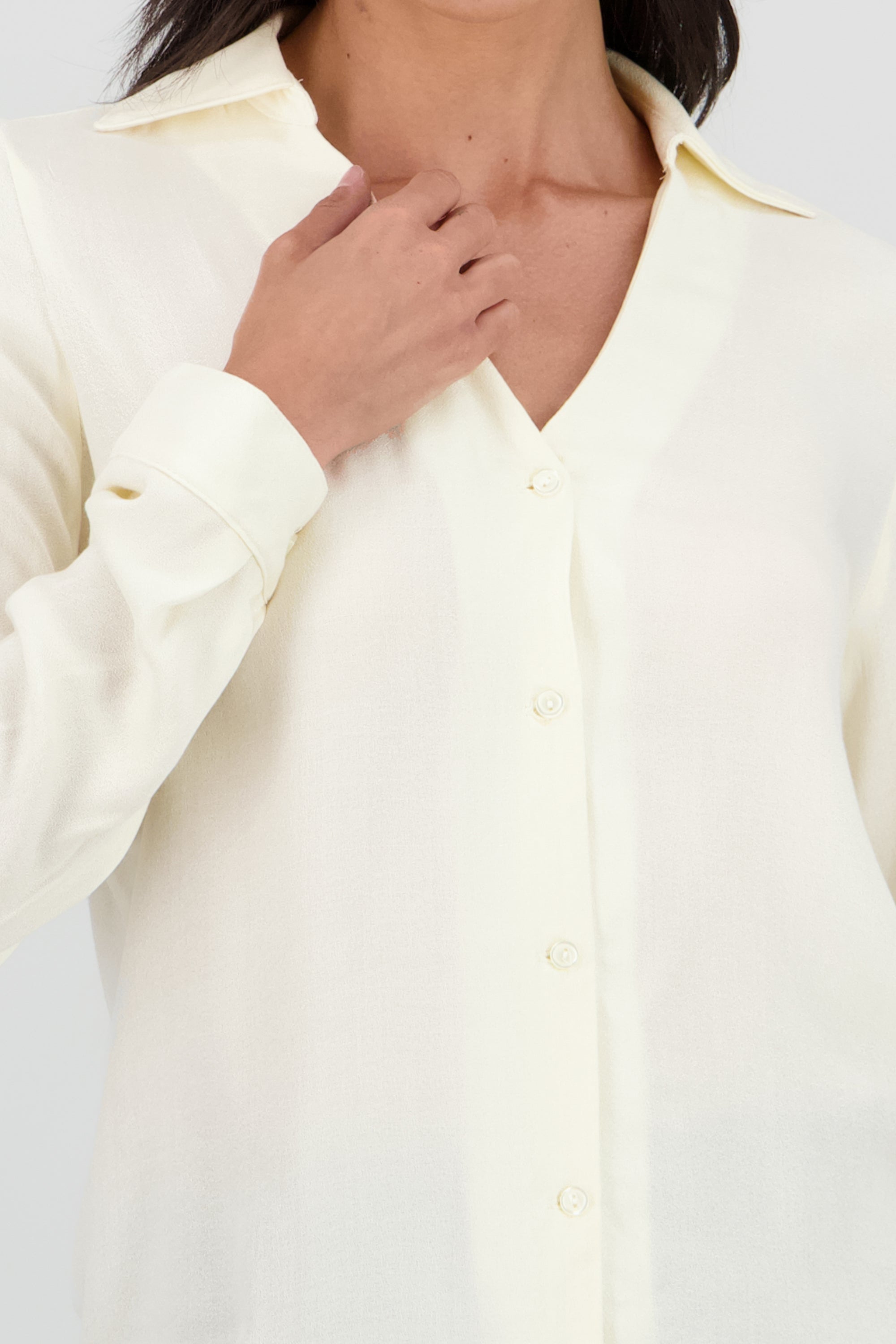 Camisa lisa escote v CREMA