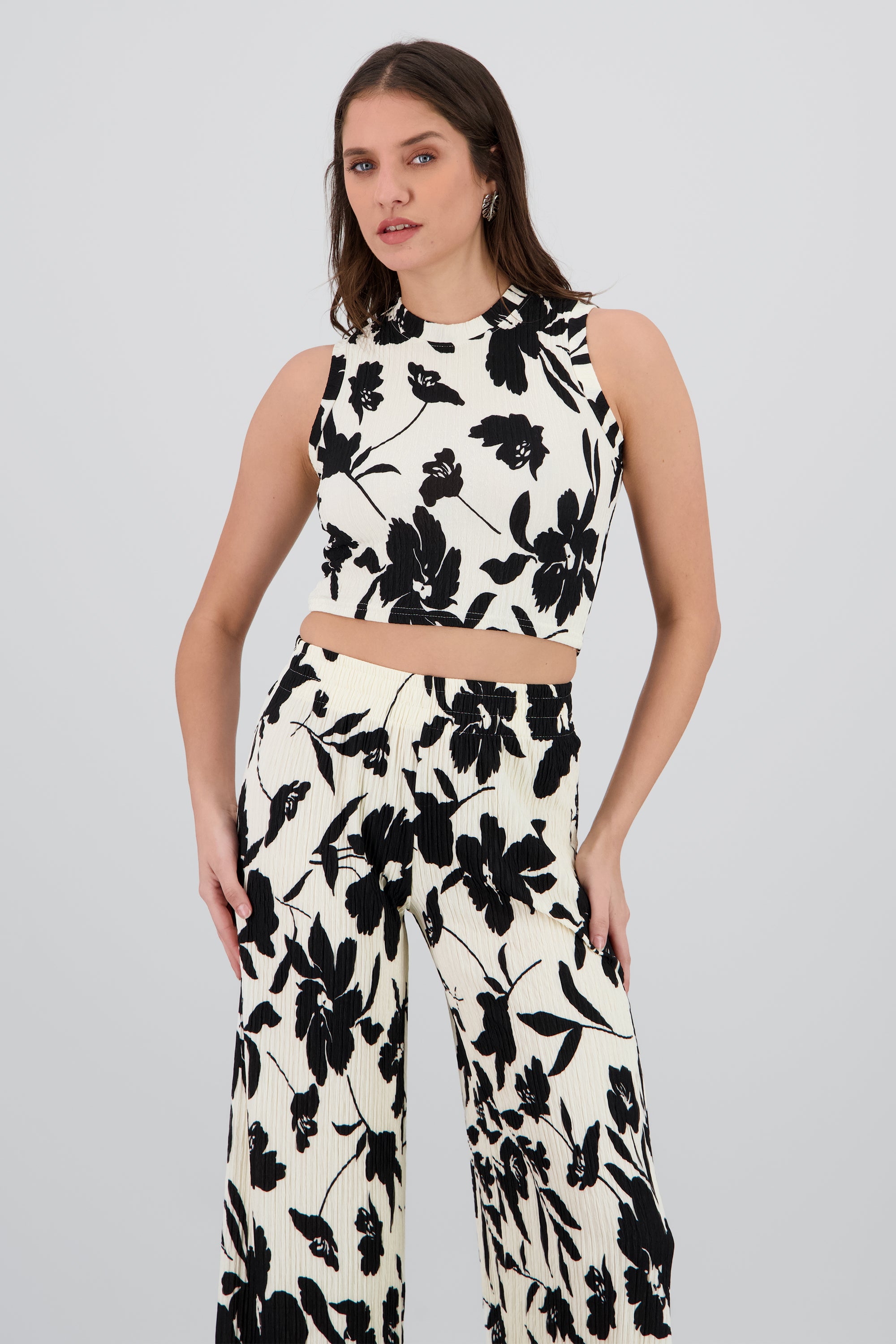 Top textura flores tropicales NEGRO COMBO