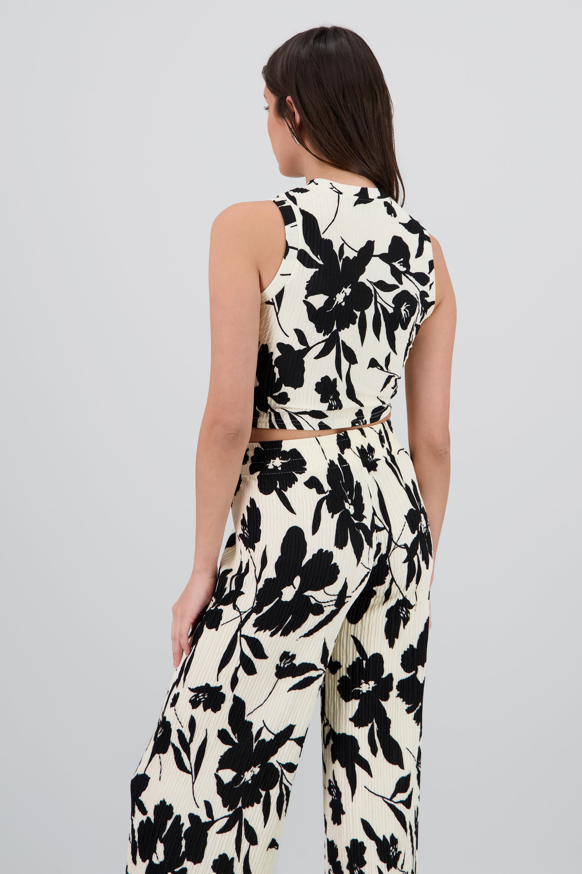 Top textura flores tropicales NEGRO COMBO