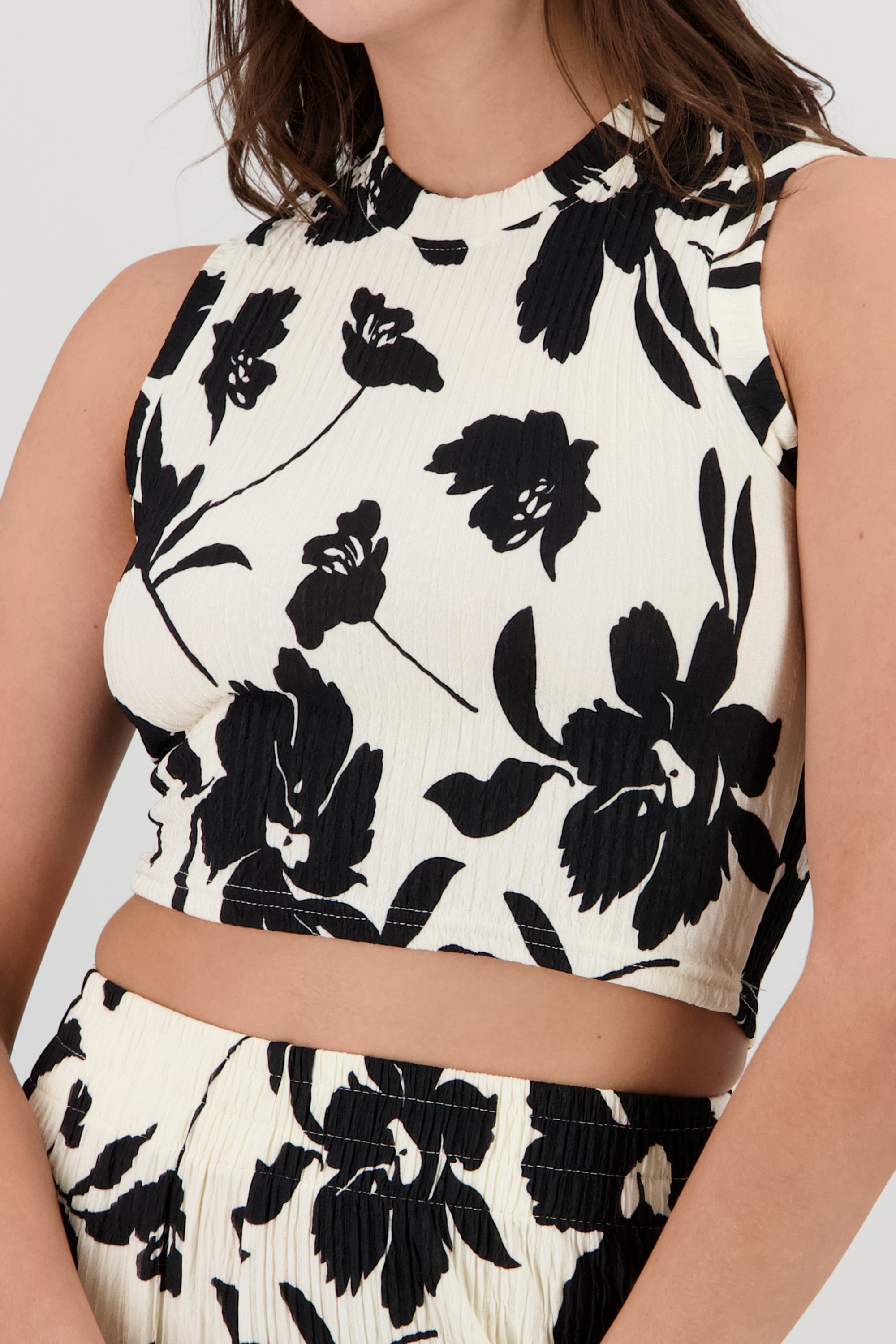 Top textura flores tropicales NEGRO COMBO