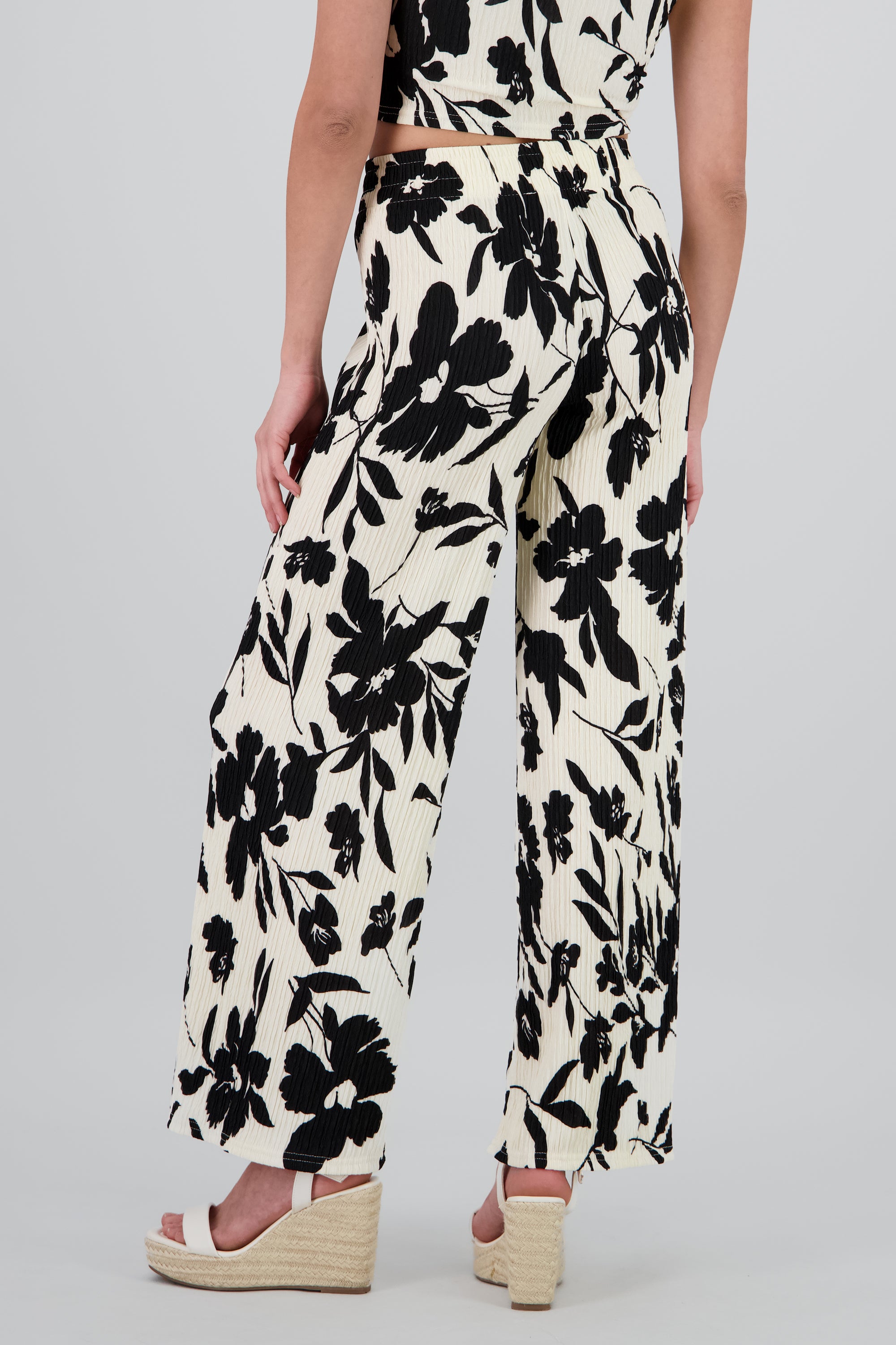 Pantalones fluidos flores tropicales NEGRO COMBO