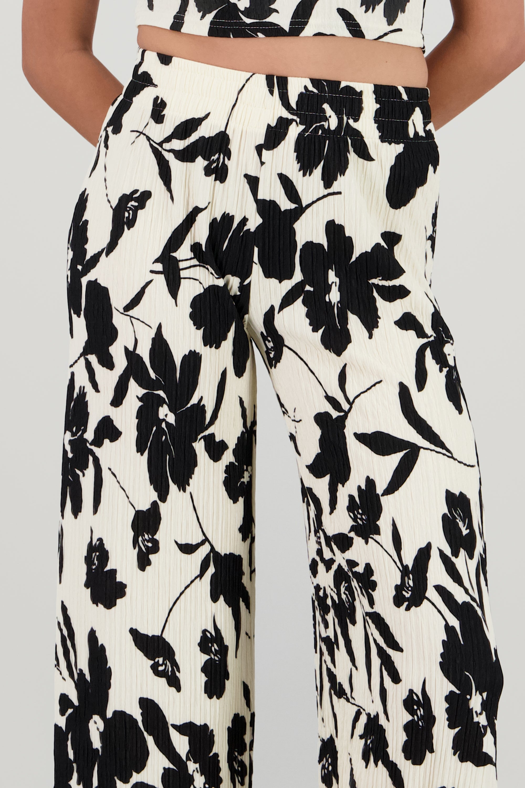 Pantalones fluidos flores tropicales NEGRO COMBO