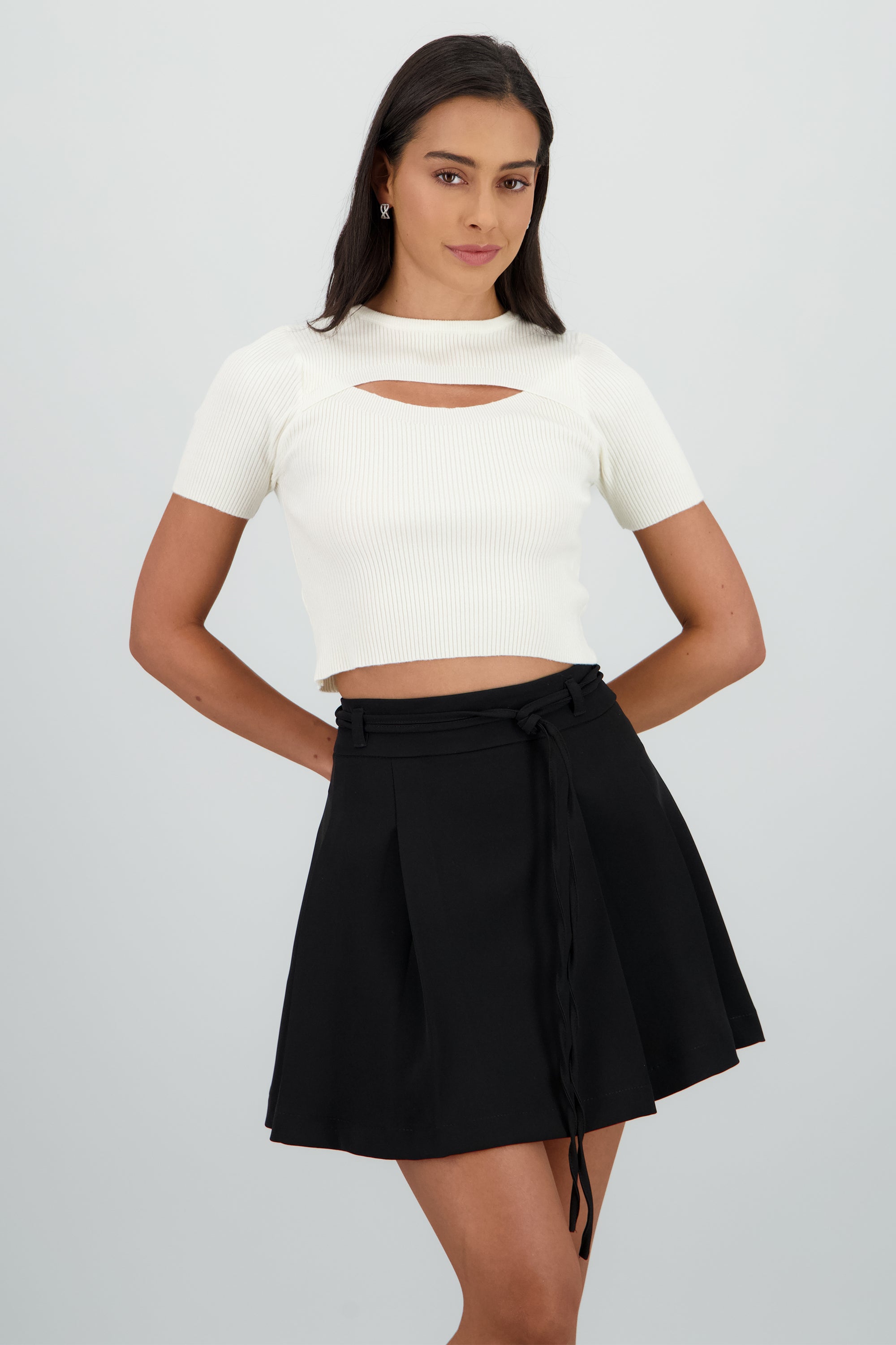 Top manga corte cut out CREMA