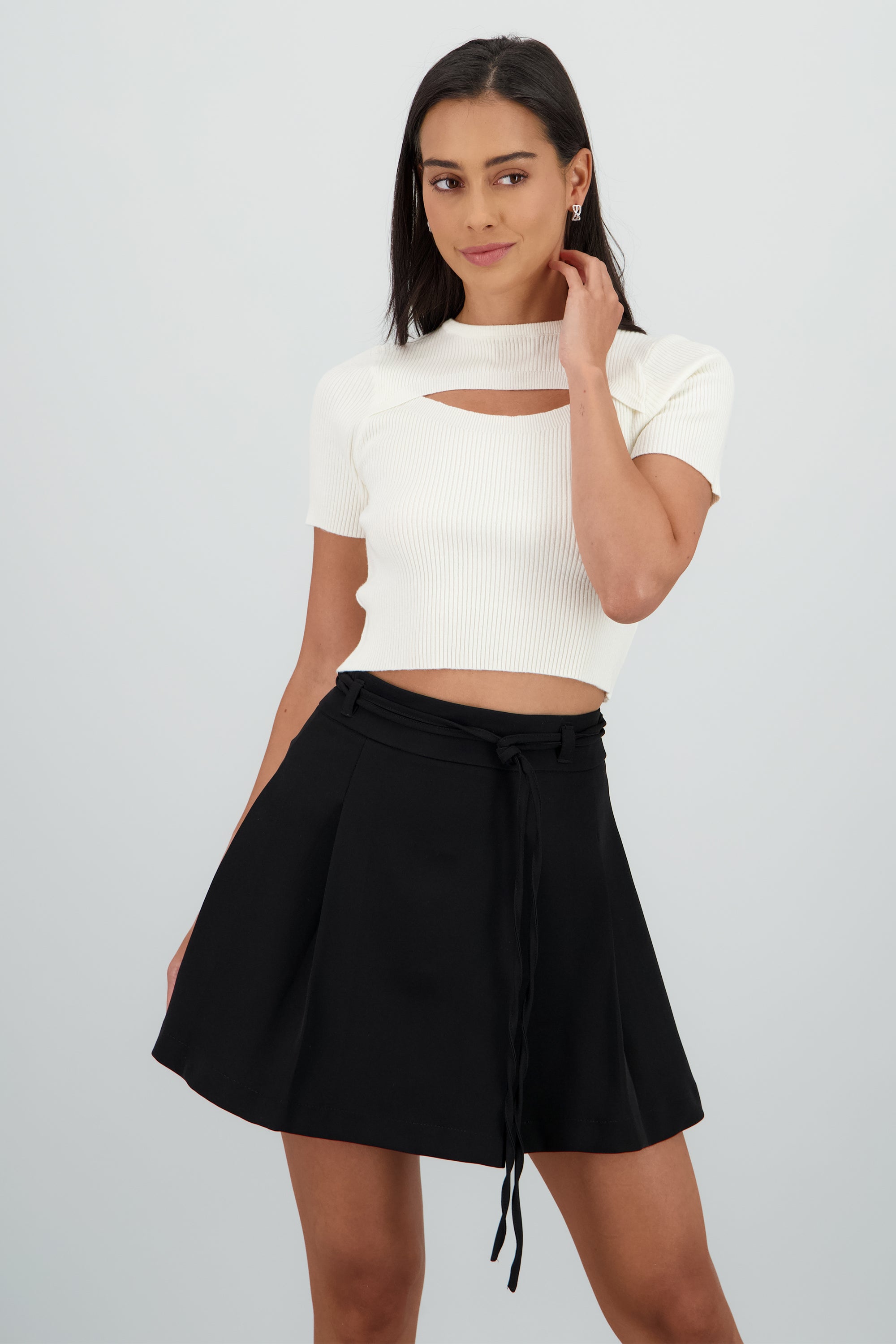 Top manga corte cut out CREMA