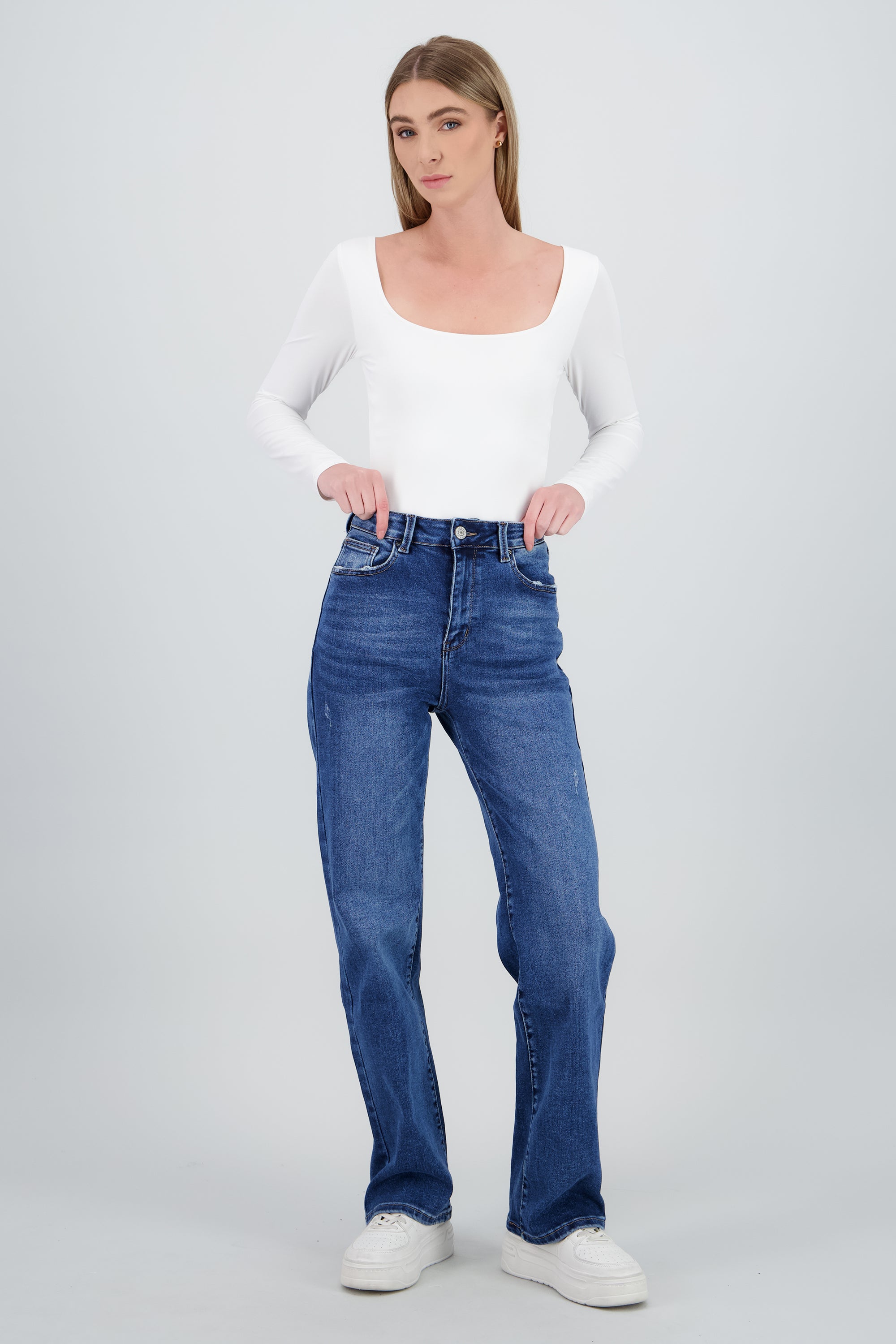 Jeans straight básicos MEDIUM WASH