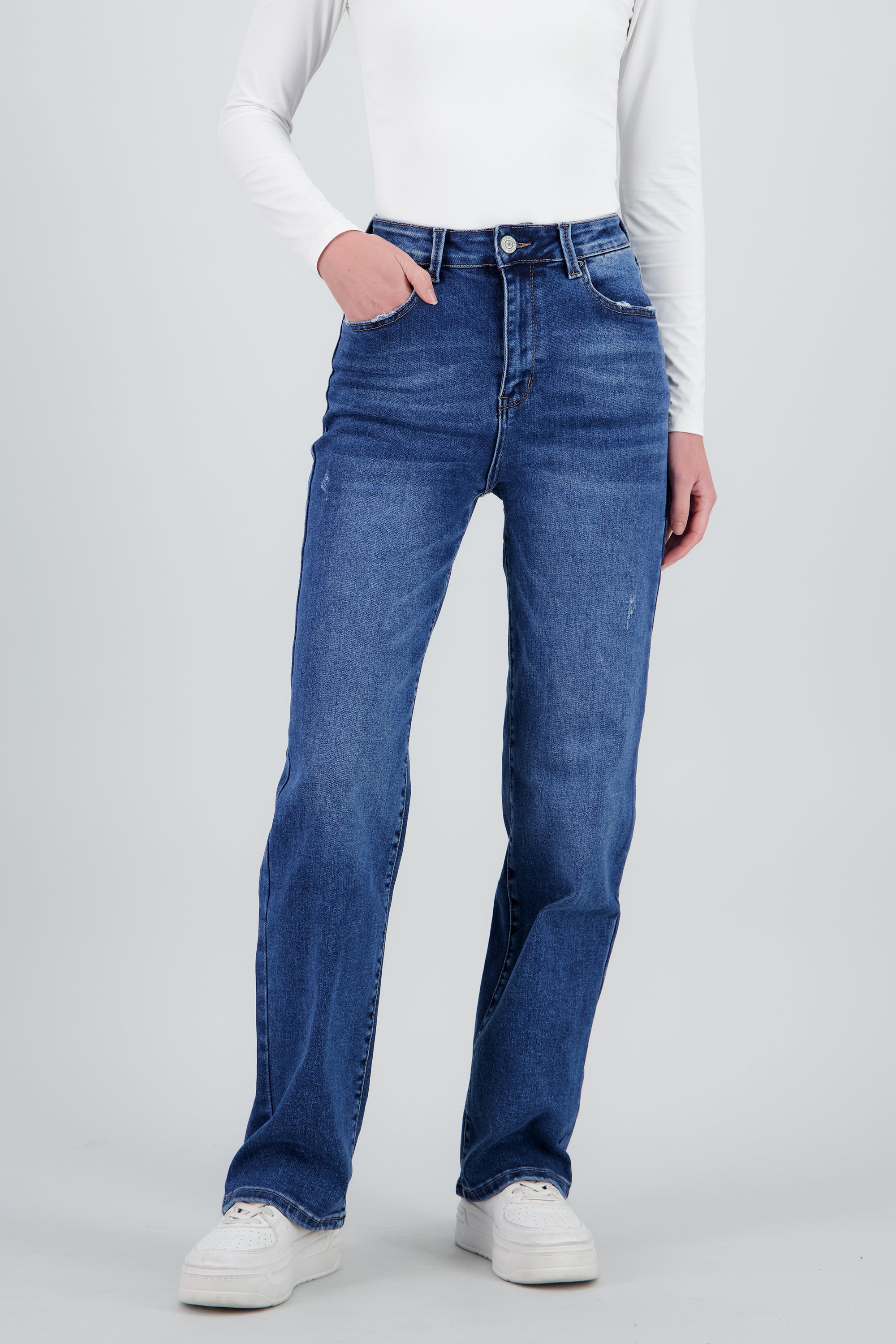 Jeans straight básicos MEDIUM WASH