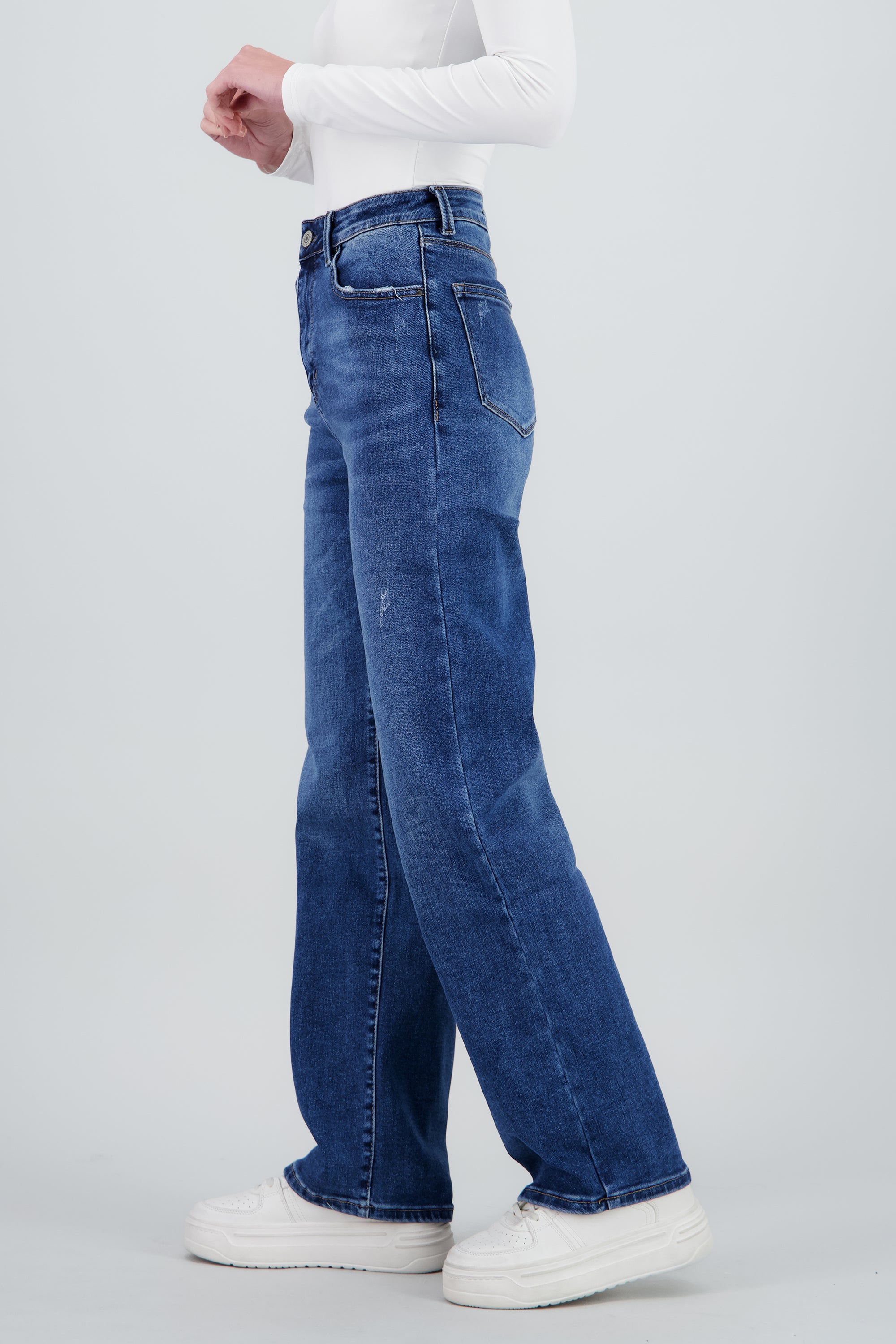 Jeans straight básicos MEDIUM WASH