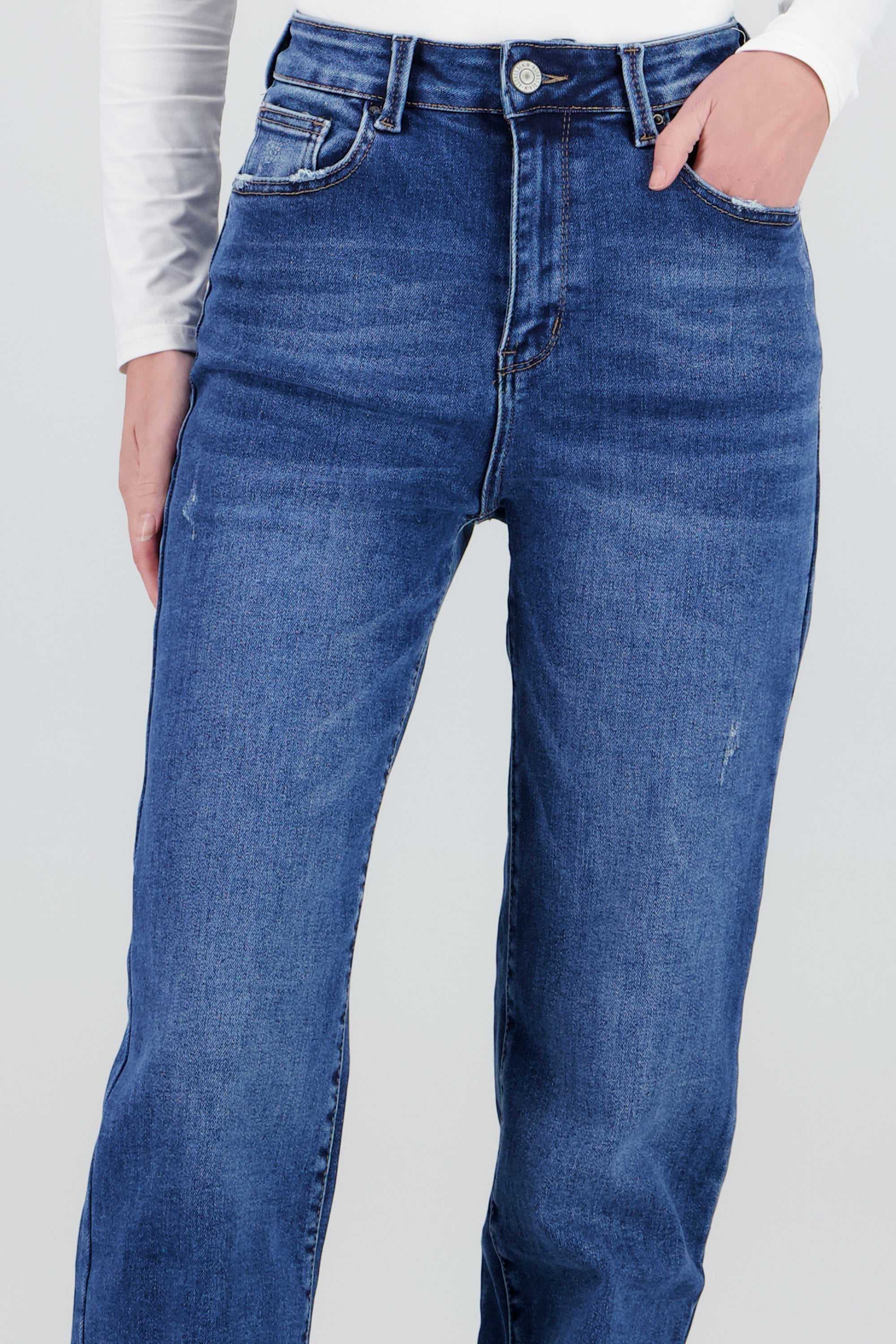 Jeans straight básicos MEDIUM WASH