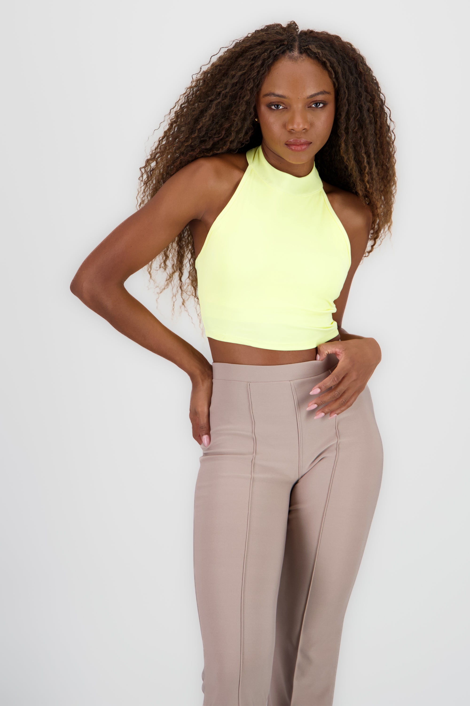 Top corto halter liso AMARILLO
