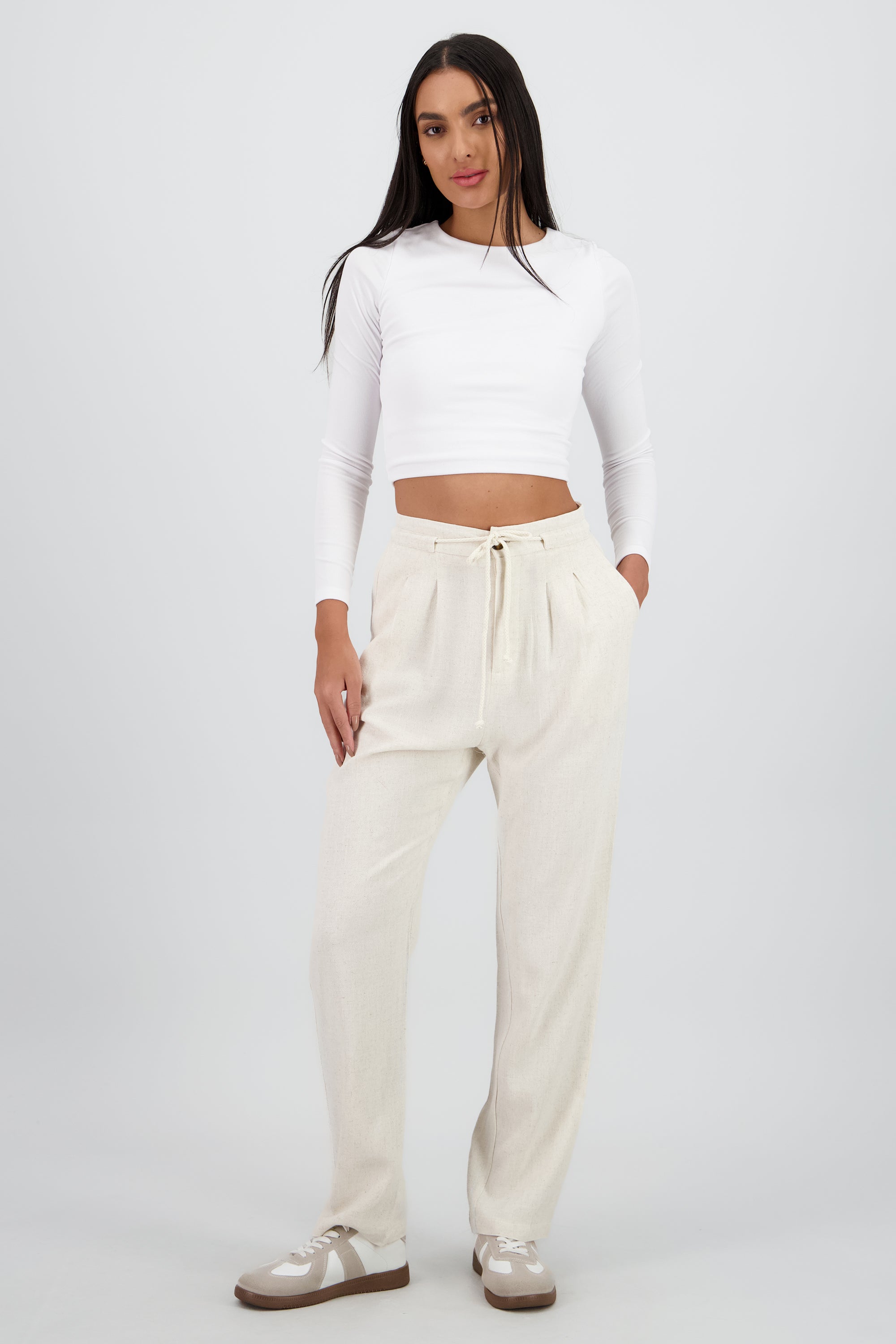 Pantalon recto liso detalle cinturon BEIGE