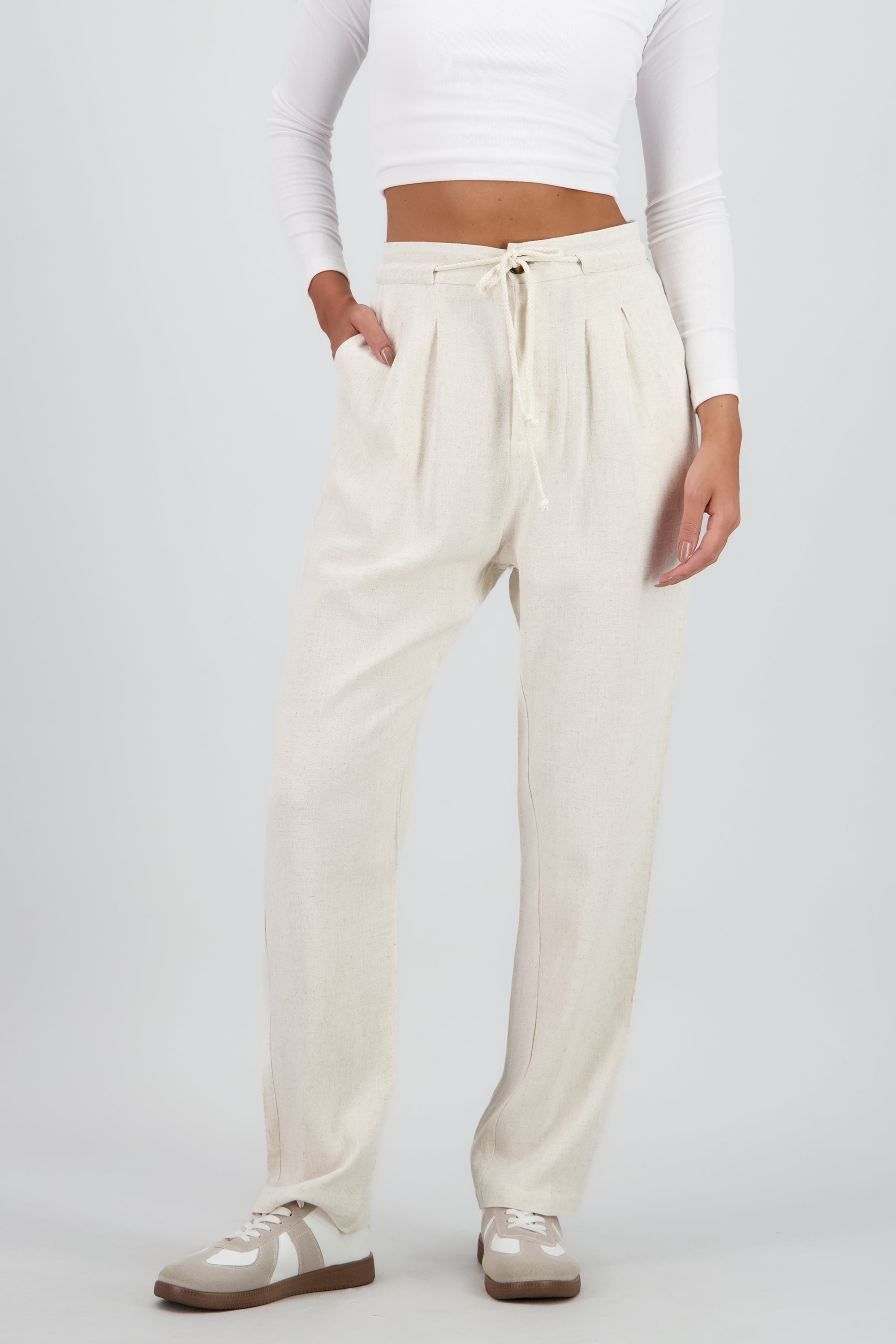Pantalon recto liso detalle cinturon BEIGE