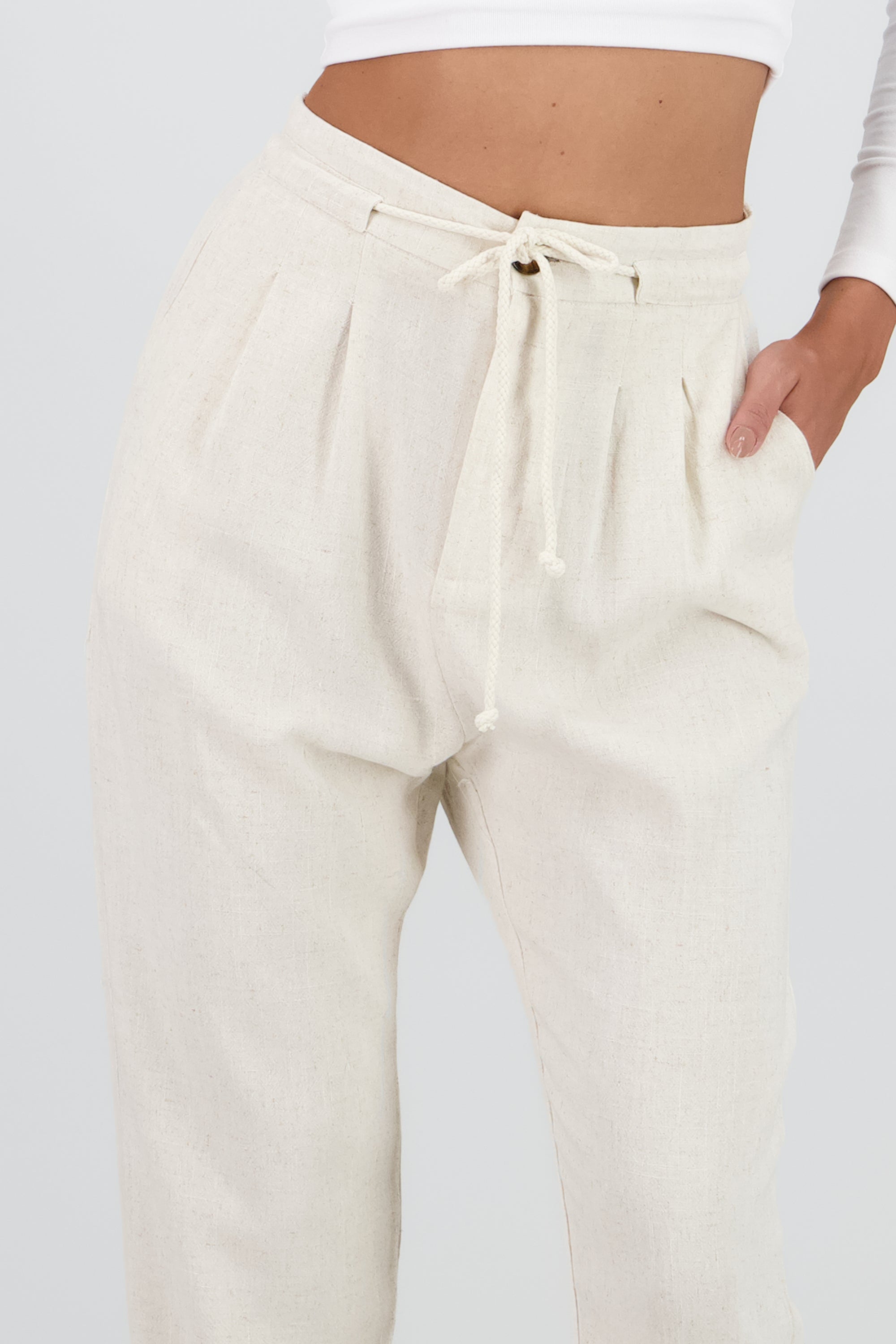 Pantalon recto liso detalle cinturon BEIGE