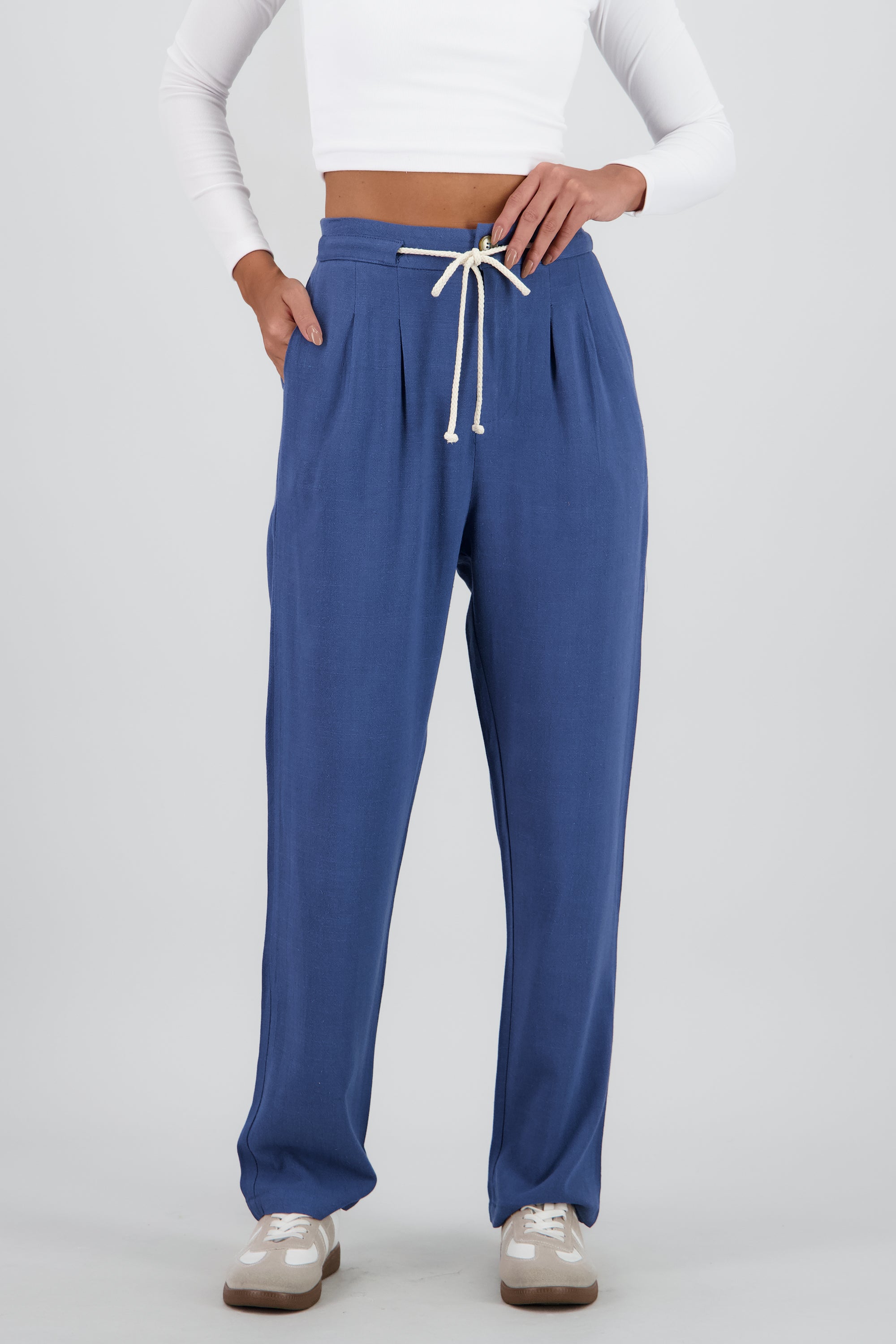 Pantalon recto liso detalle cinturon AZUL