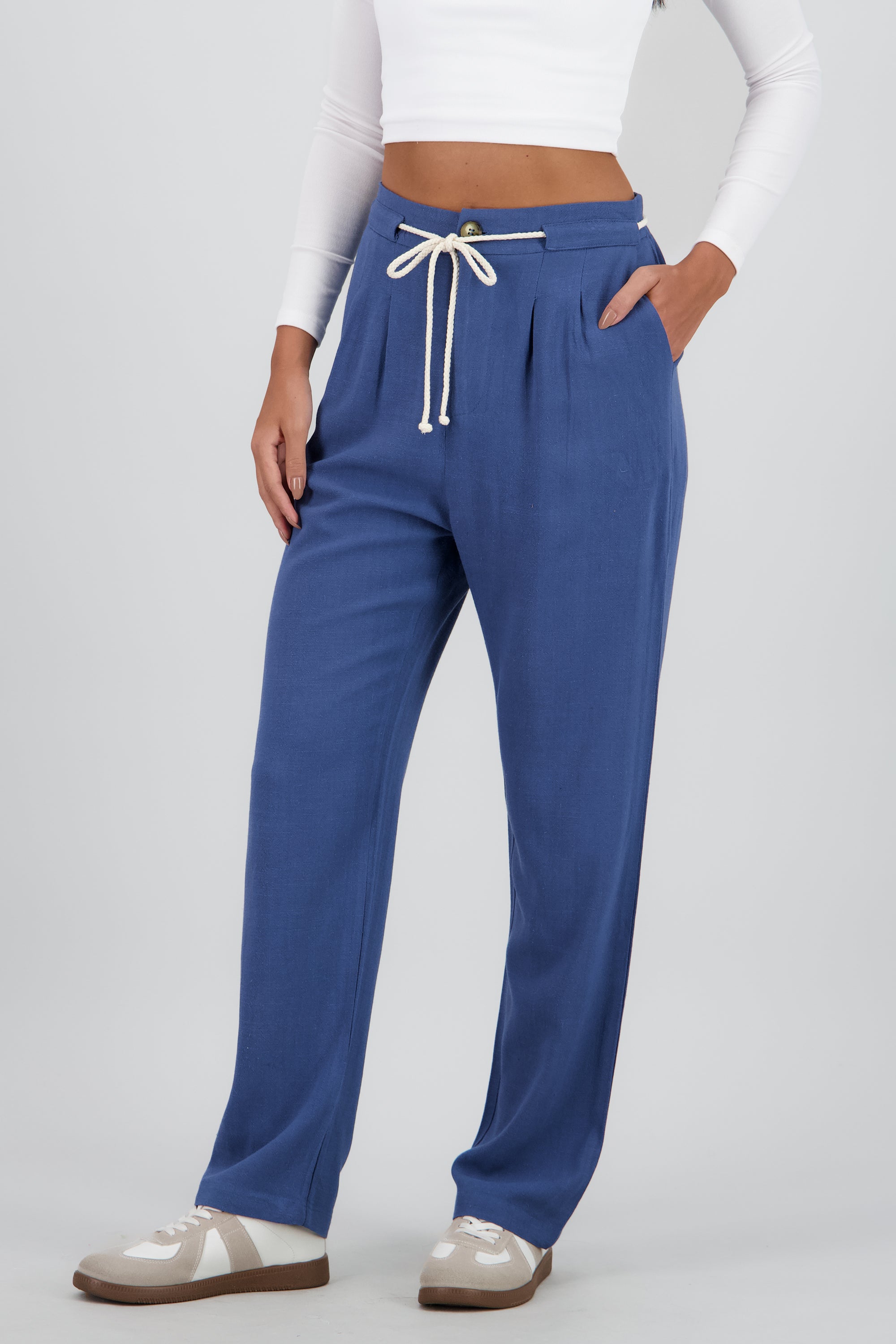 Pantalon recto liso detalle cinturon AZUL