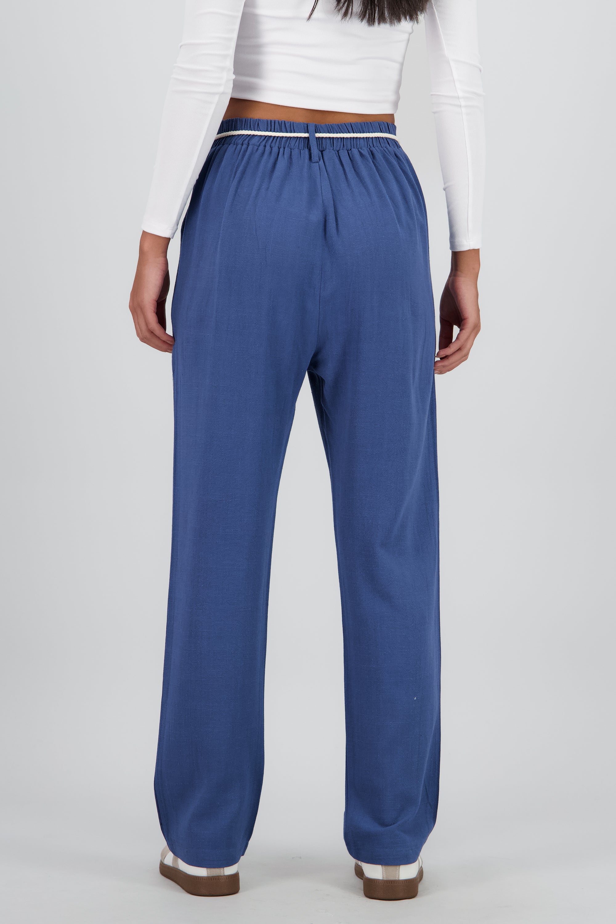 Pantalon recto liso detalle cinturon AZUL