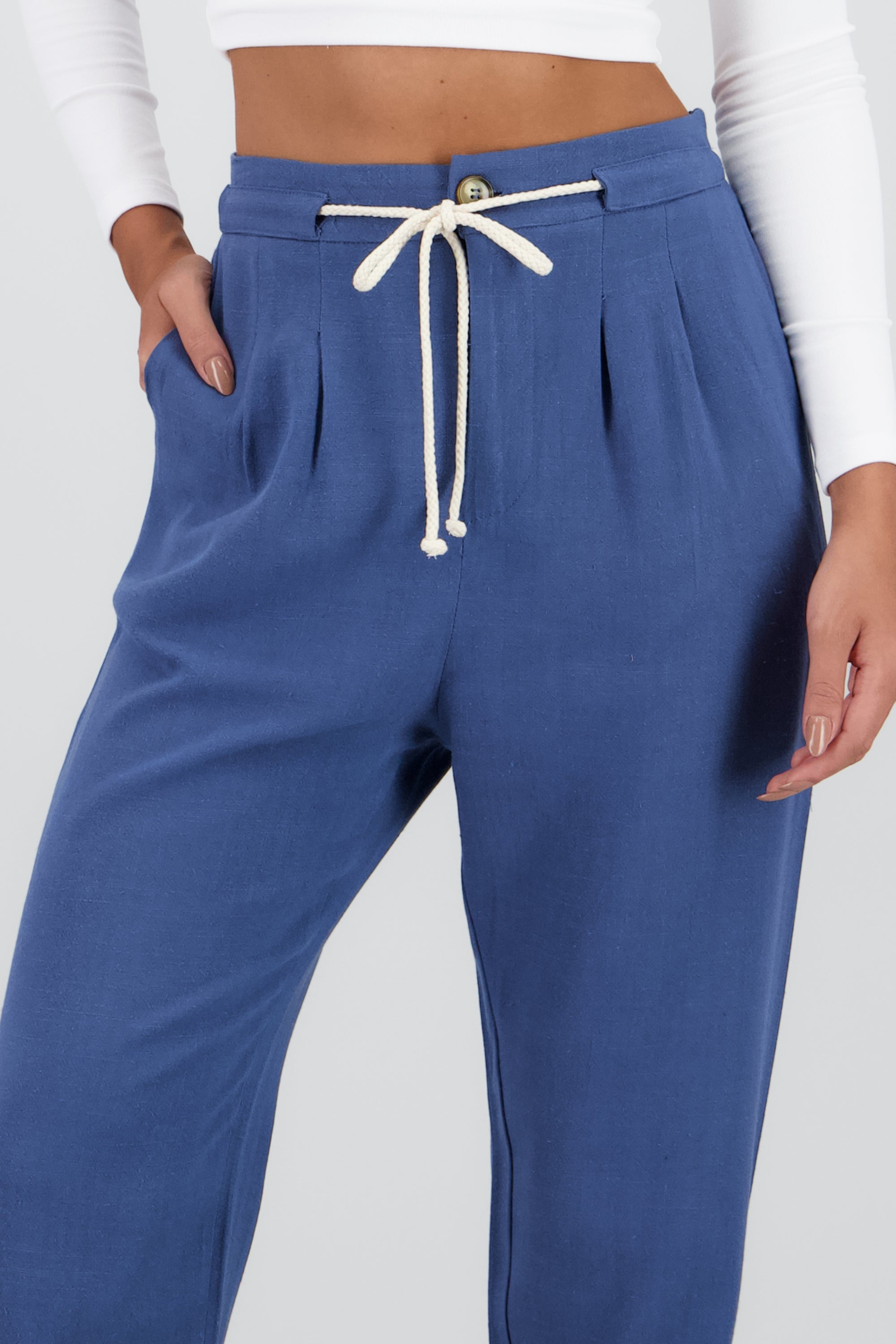 Pantalon recto liso detalle cinturon AZUL