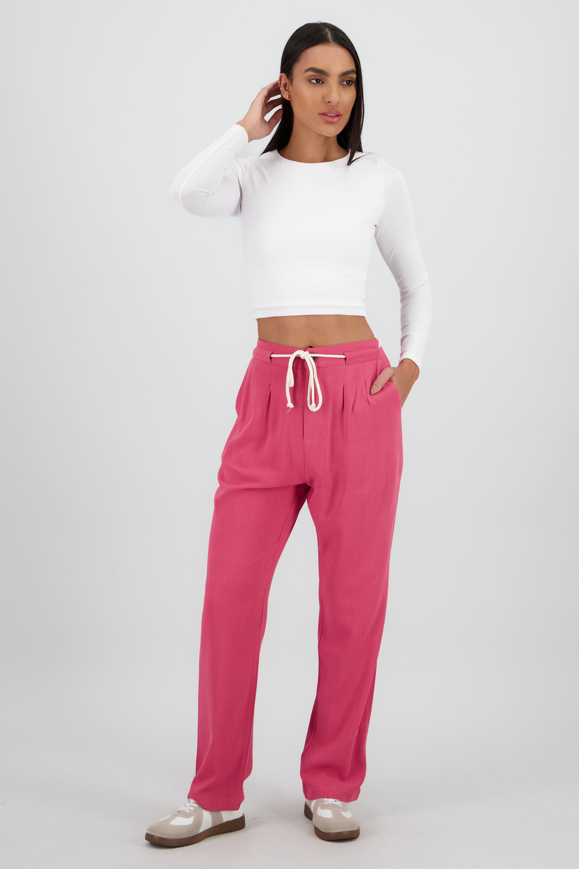 Pantalon recto liso detalle cinturon ROJO