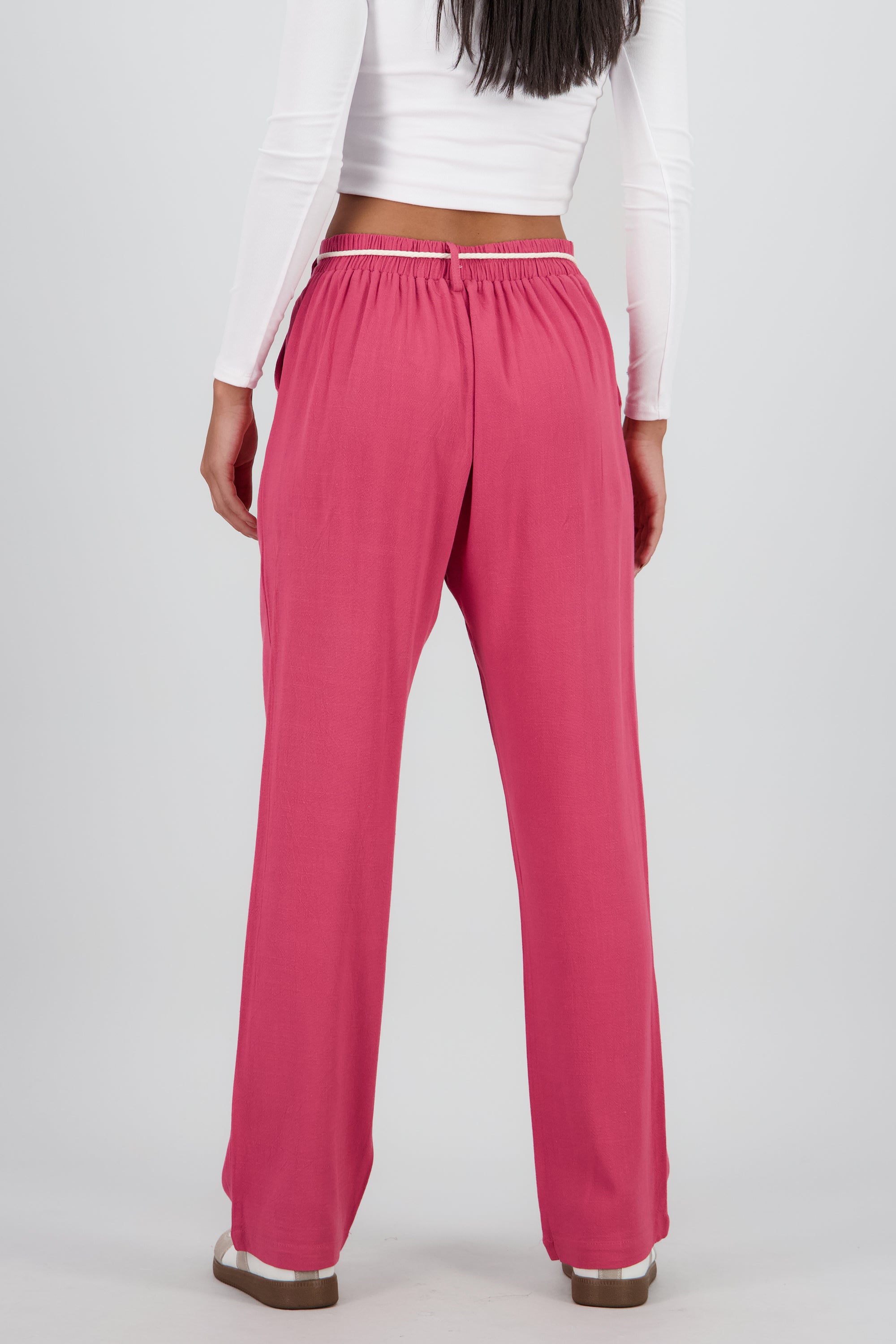 Pantalon recto liso detalle cinturon ROJO