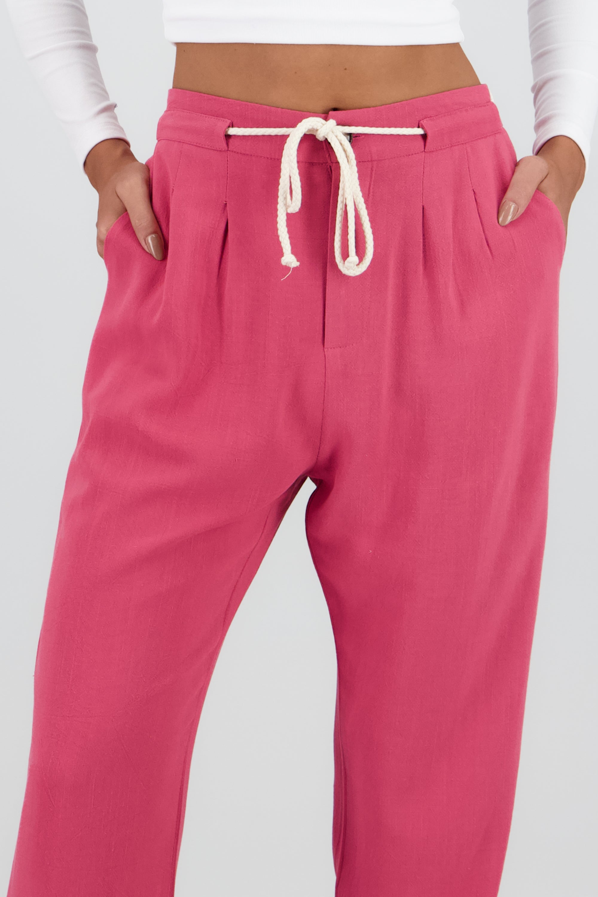 Pantalon recto liso detalle cinturon ROJO