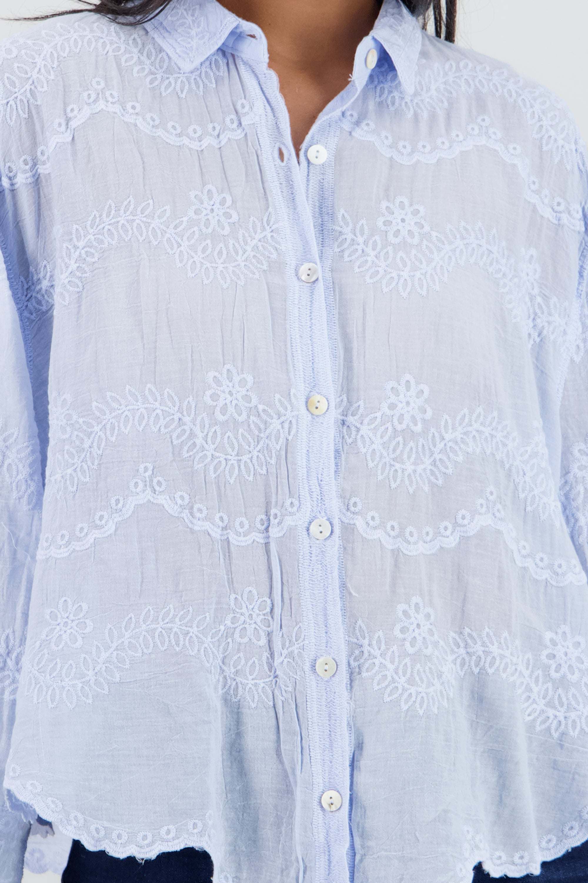 Camisa manga larga detalle cuello bordado botones AZUL