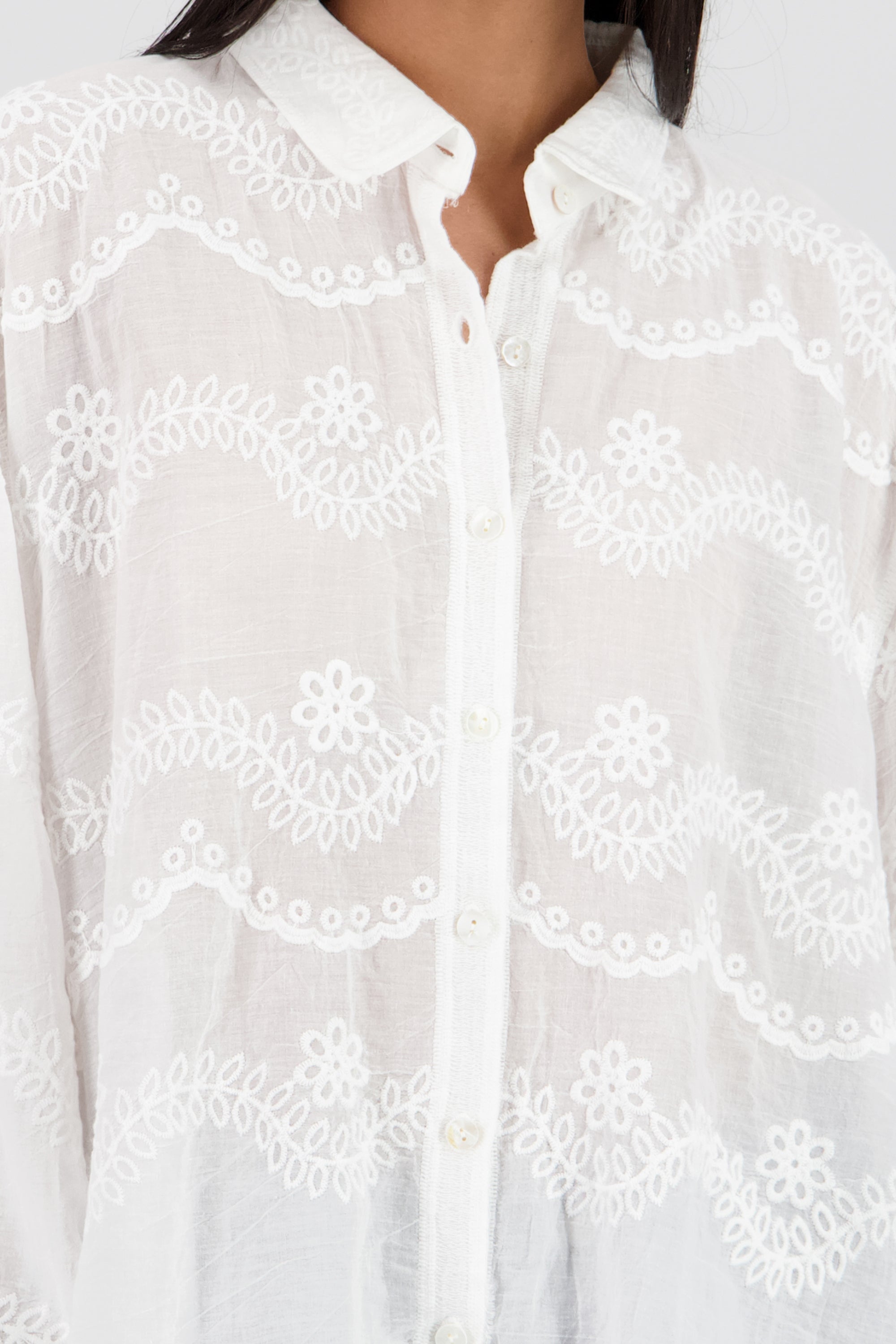 Camisa manga larga detalle cuello bordado botones BLANCO
