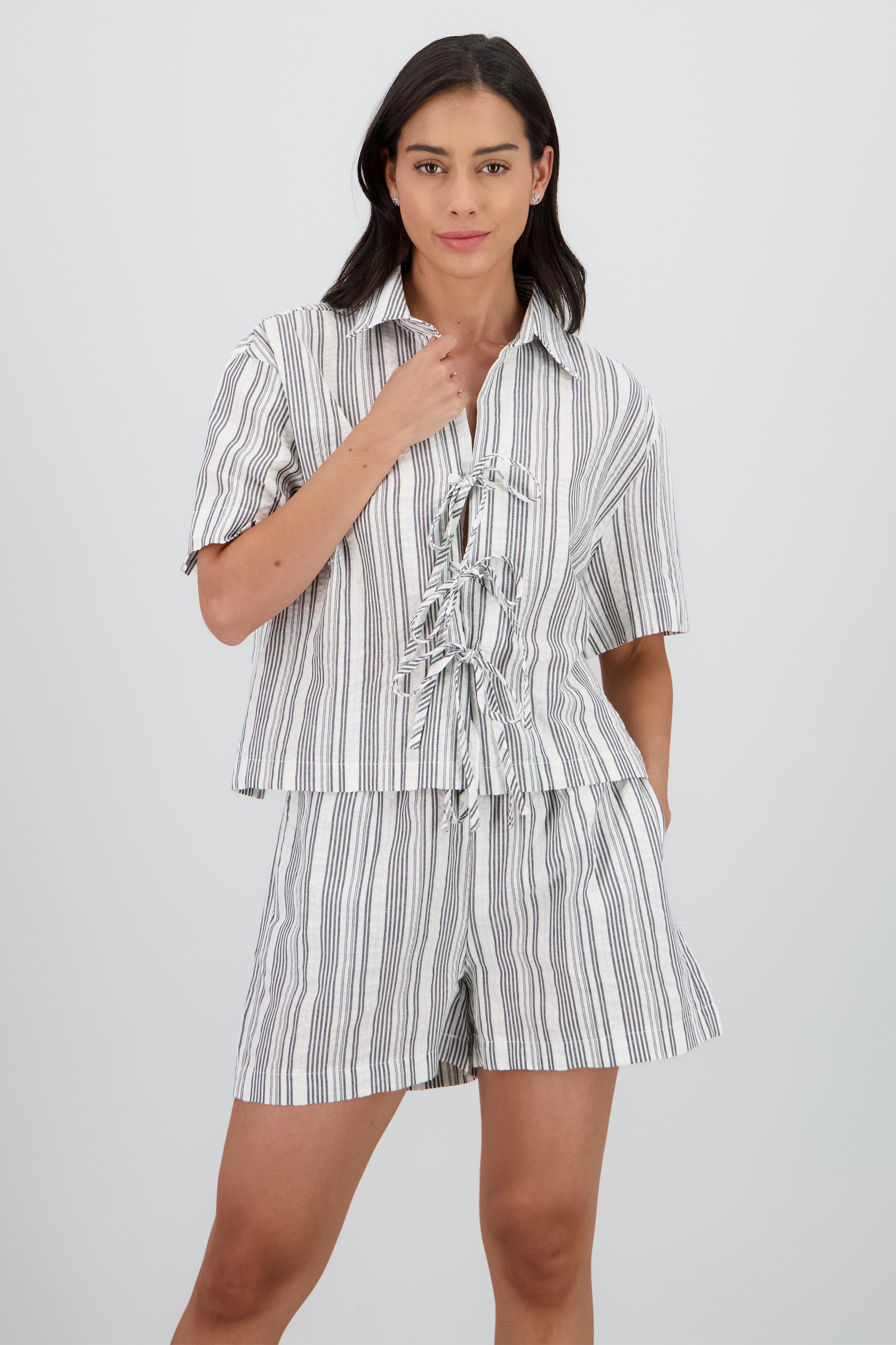 Camisa manga corta detalle moños NEGRO COMBO