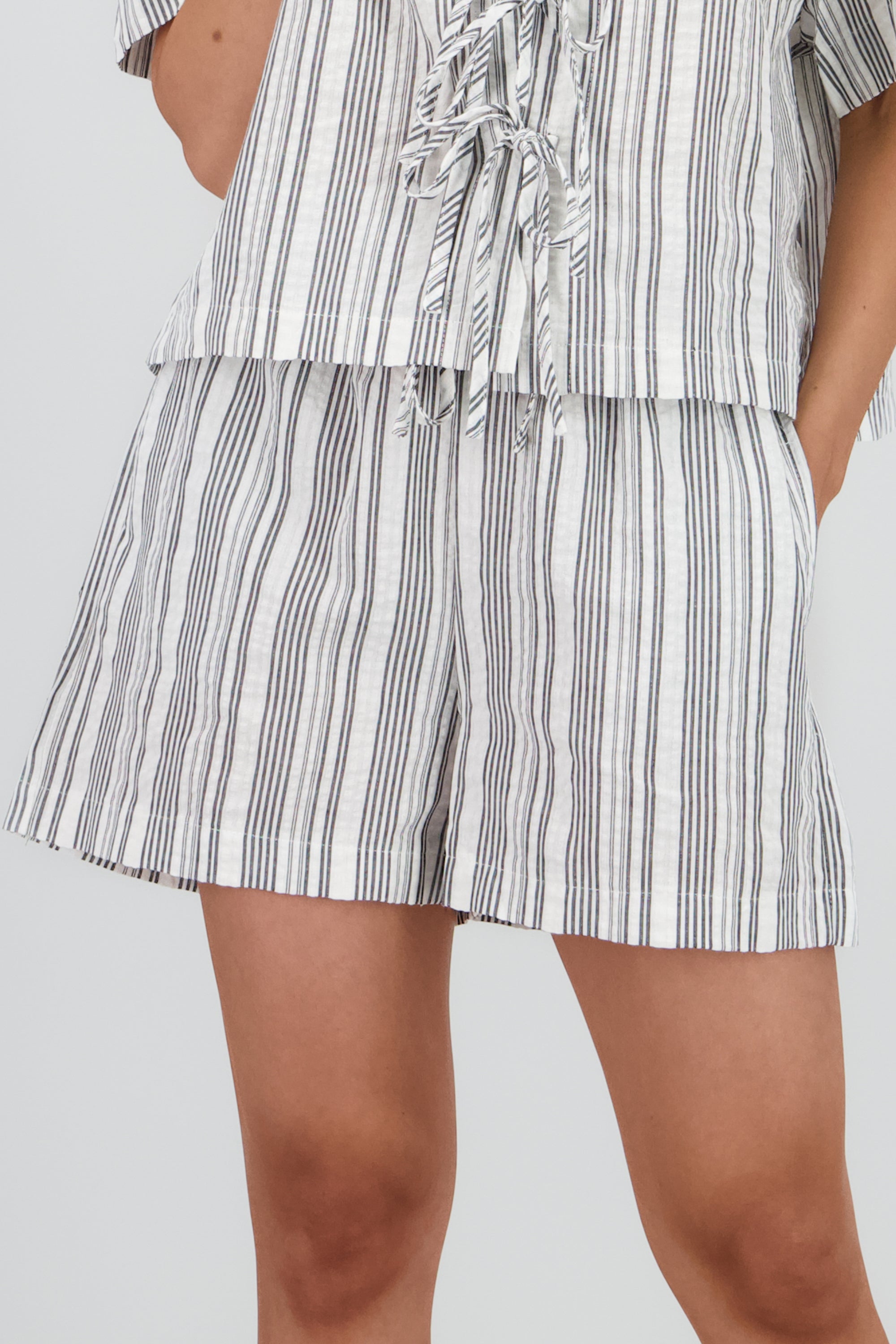 Shorts rayas detalle jareta NEGRO COMBO