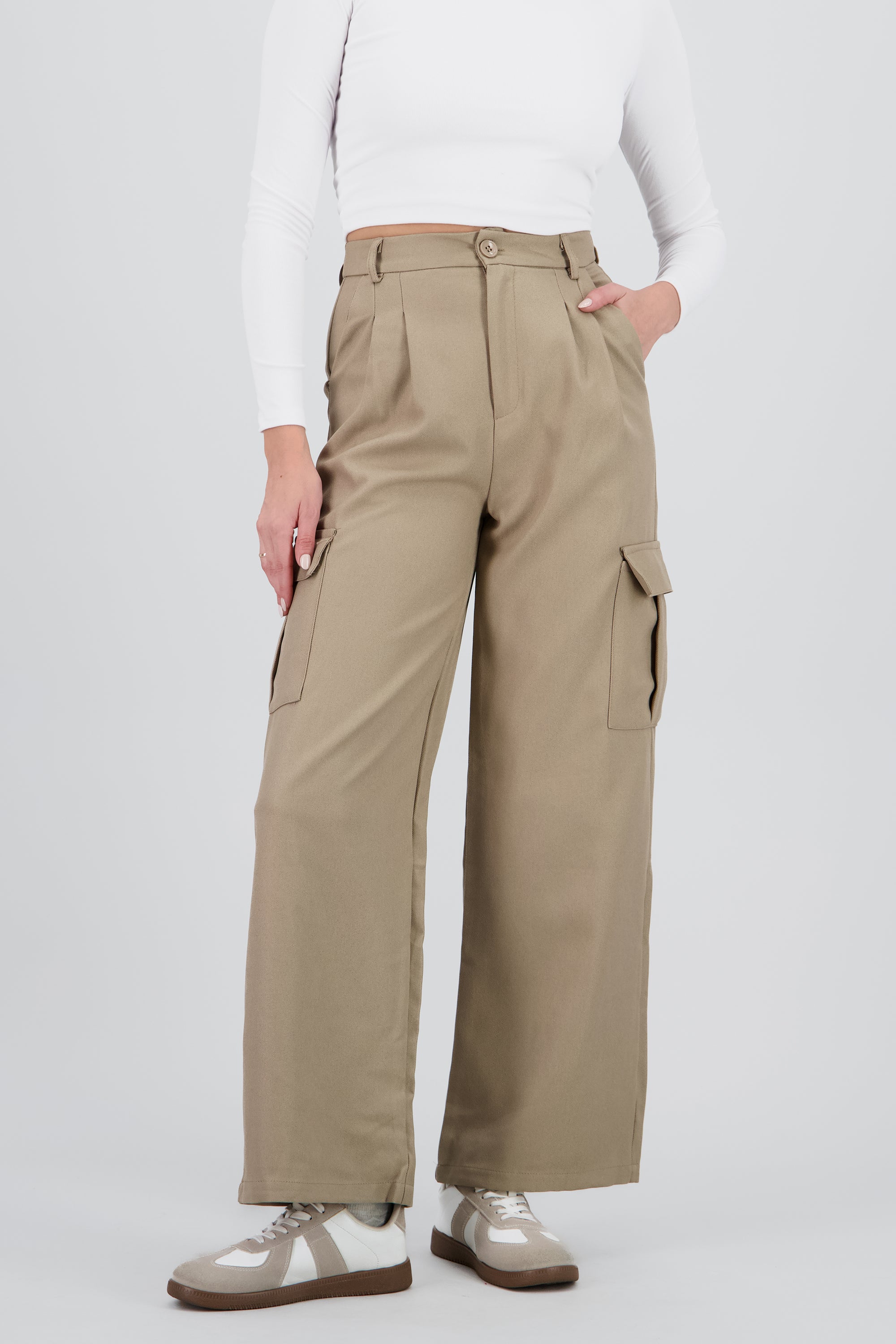 Pantalon liso recto detalle bolsas ARENA