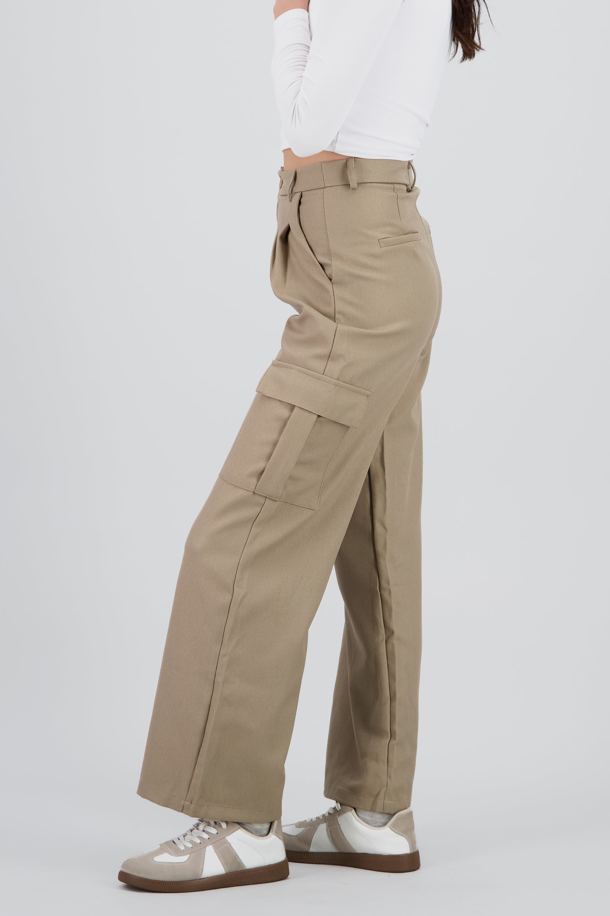 Pantalon liso recto detalle bolsas ARENA