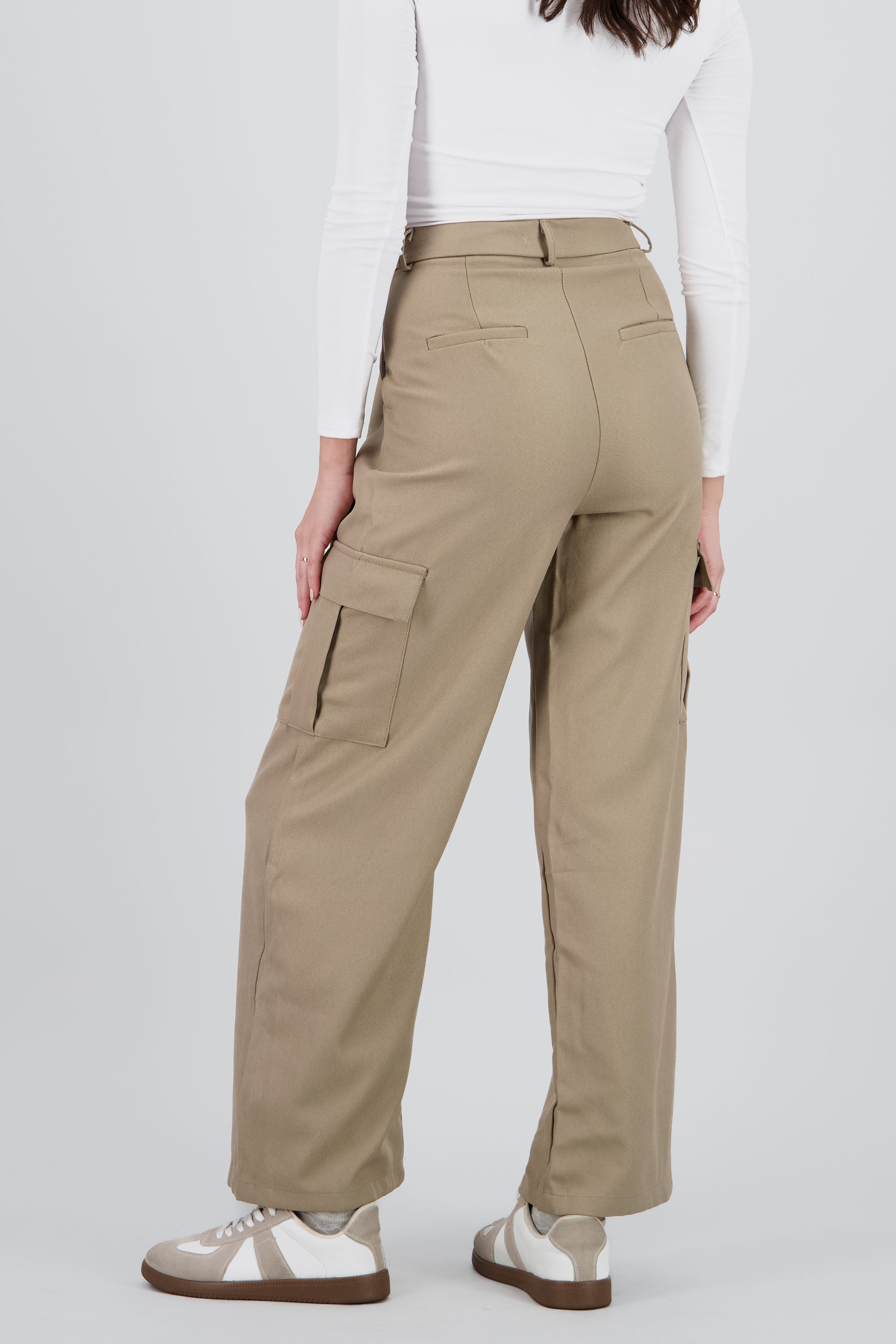 Pantalon liso recto detalle bolsas ARENA