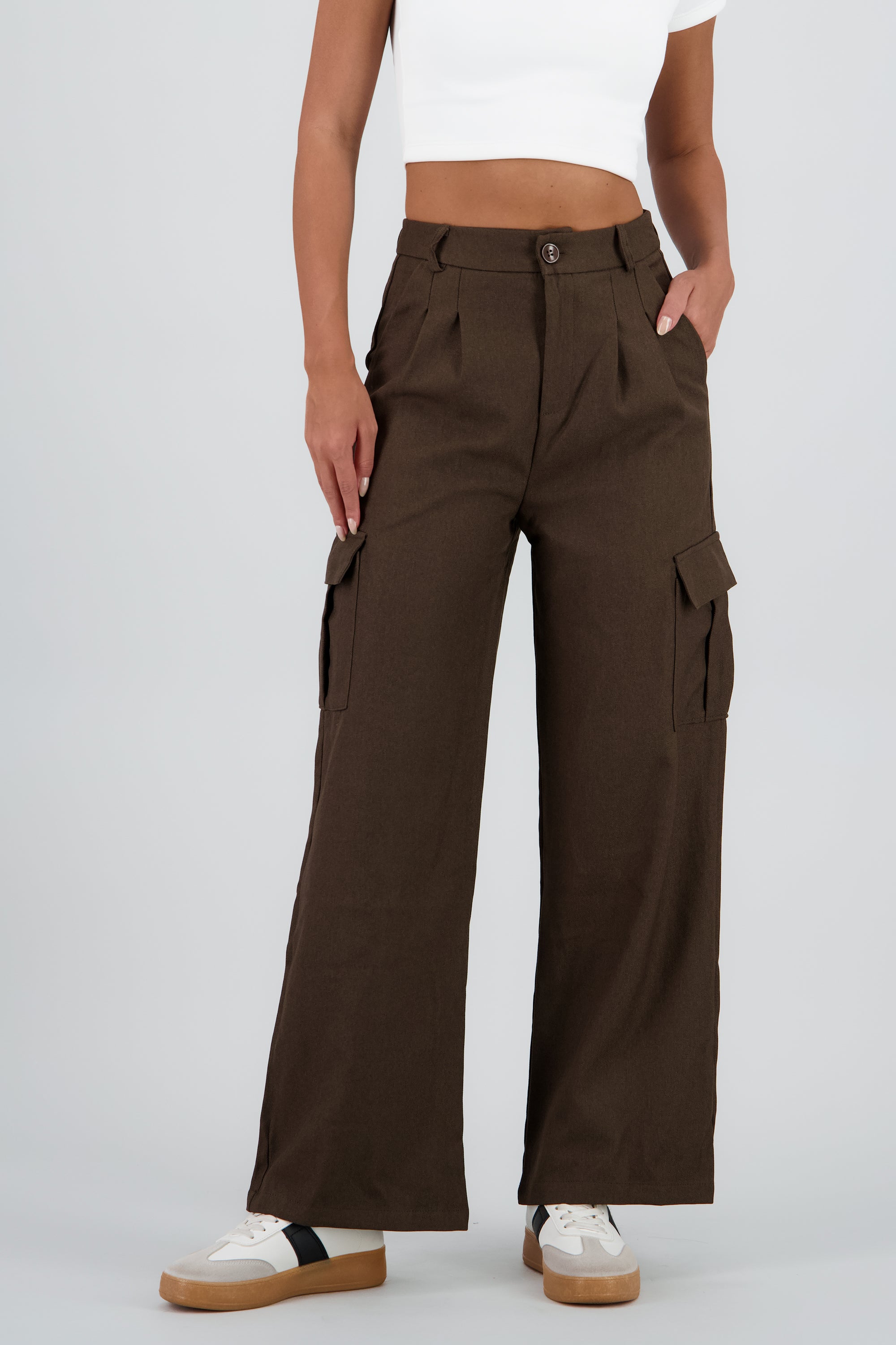 Pantalon liso recto detalle bolsas CAFE