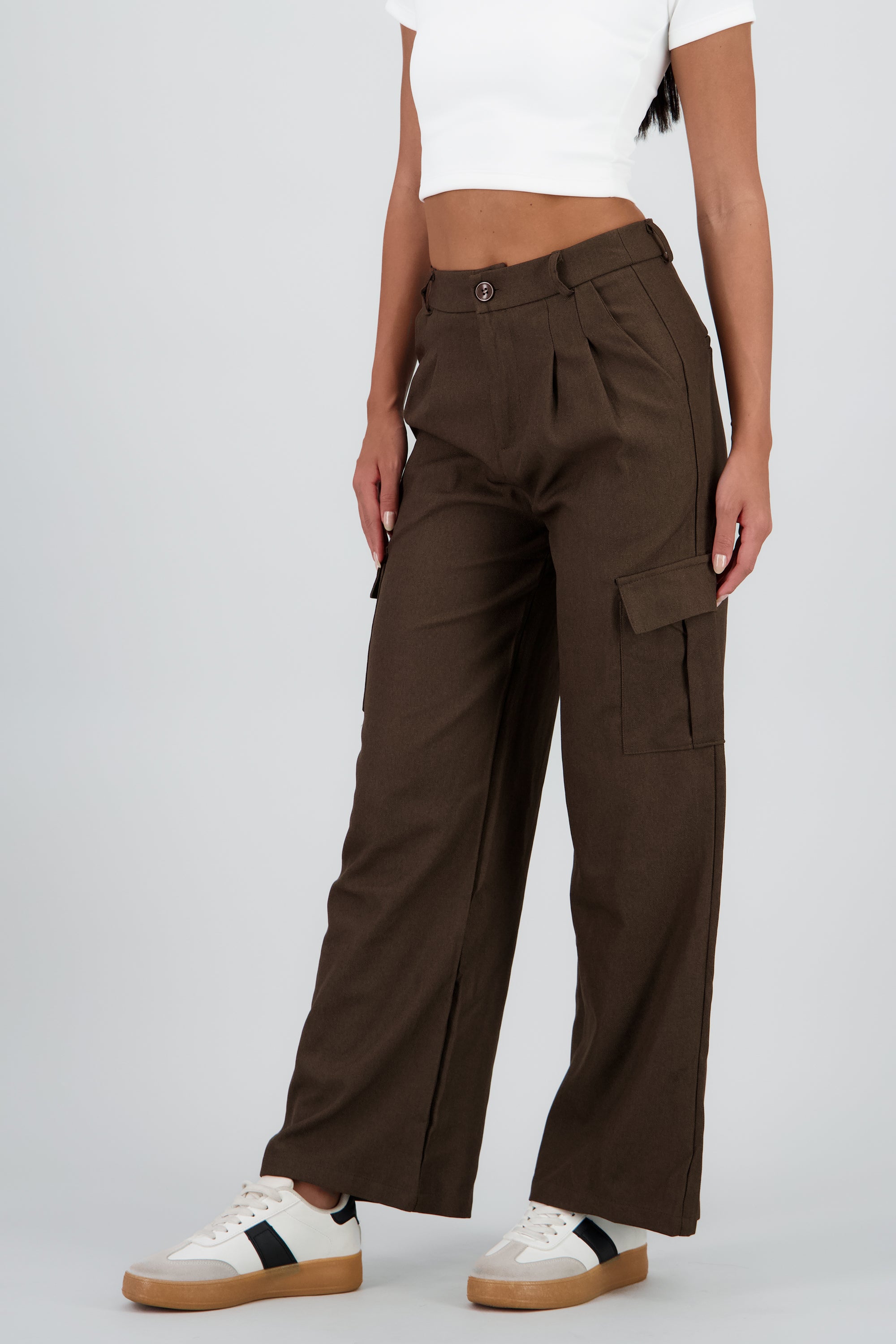 Pantalon liso recto detalle bolsas CAFE