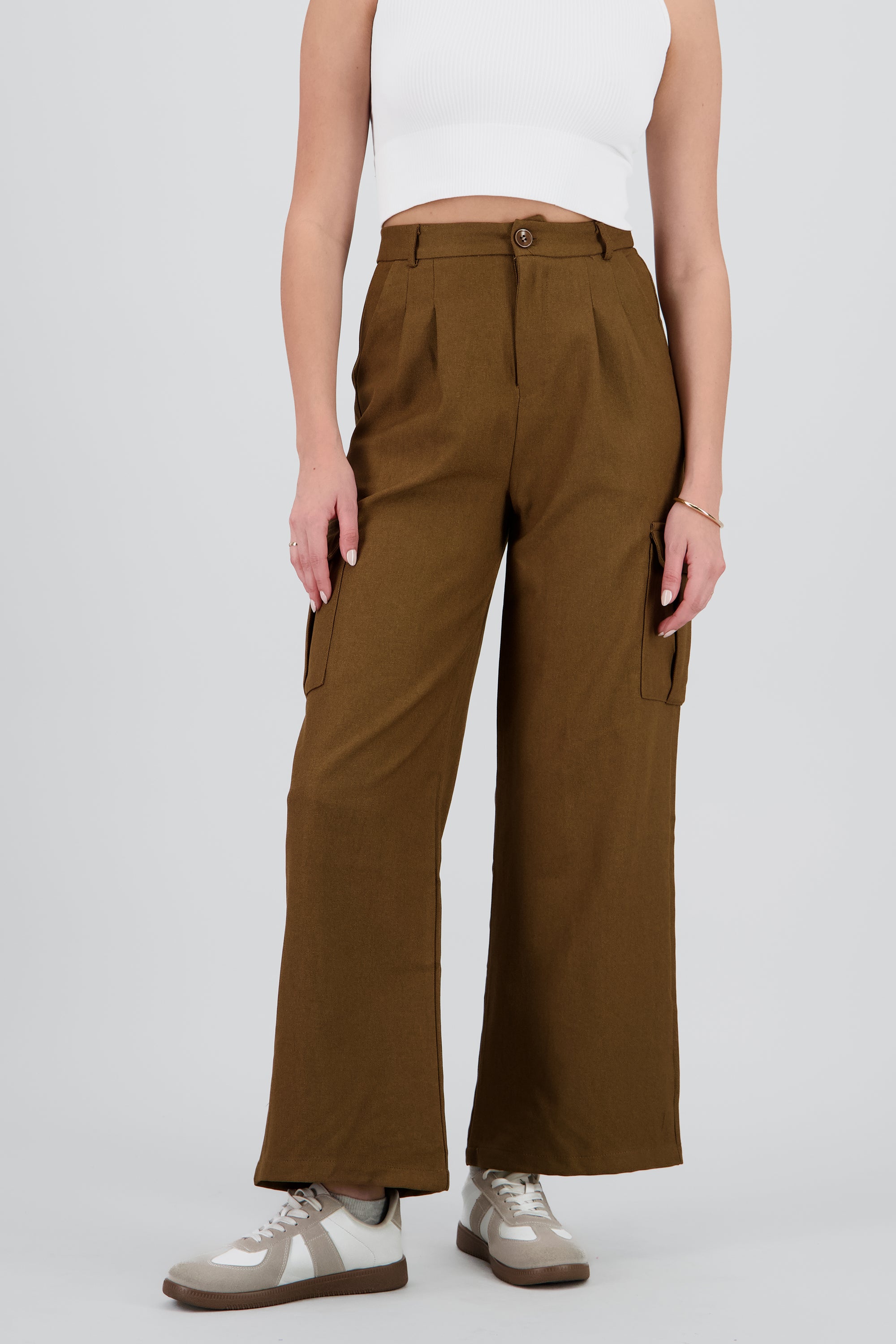 Pantalon liso recto detalle bolsas CAMELLO