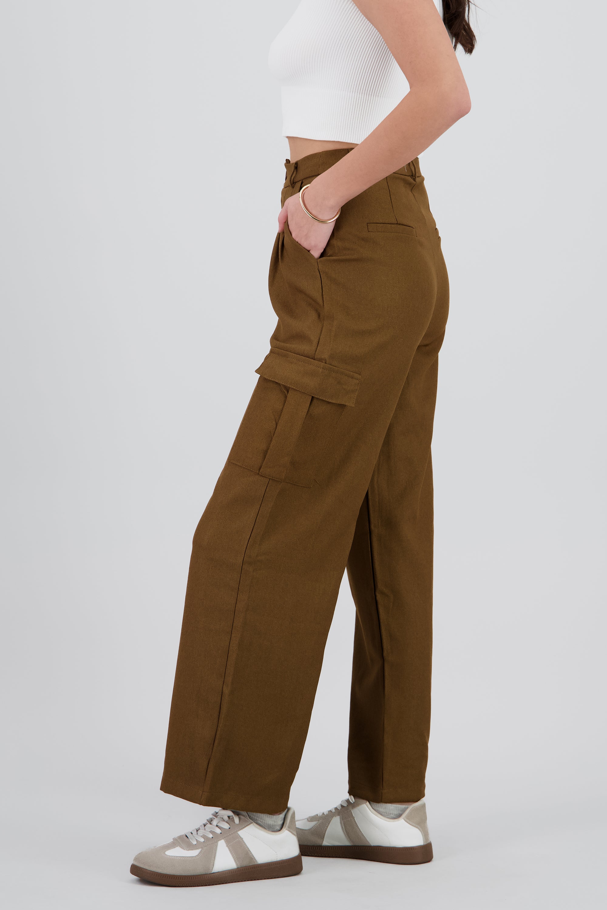 Pantalon liso recto detalle bolsas CAMELLO