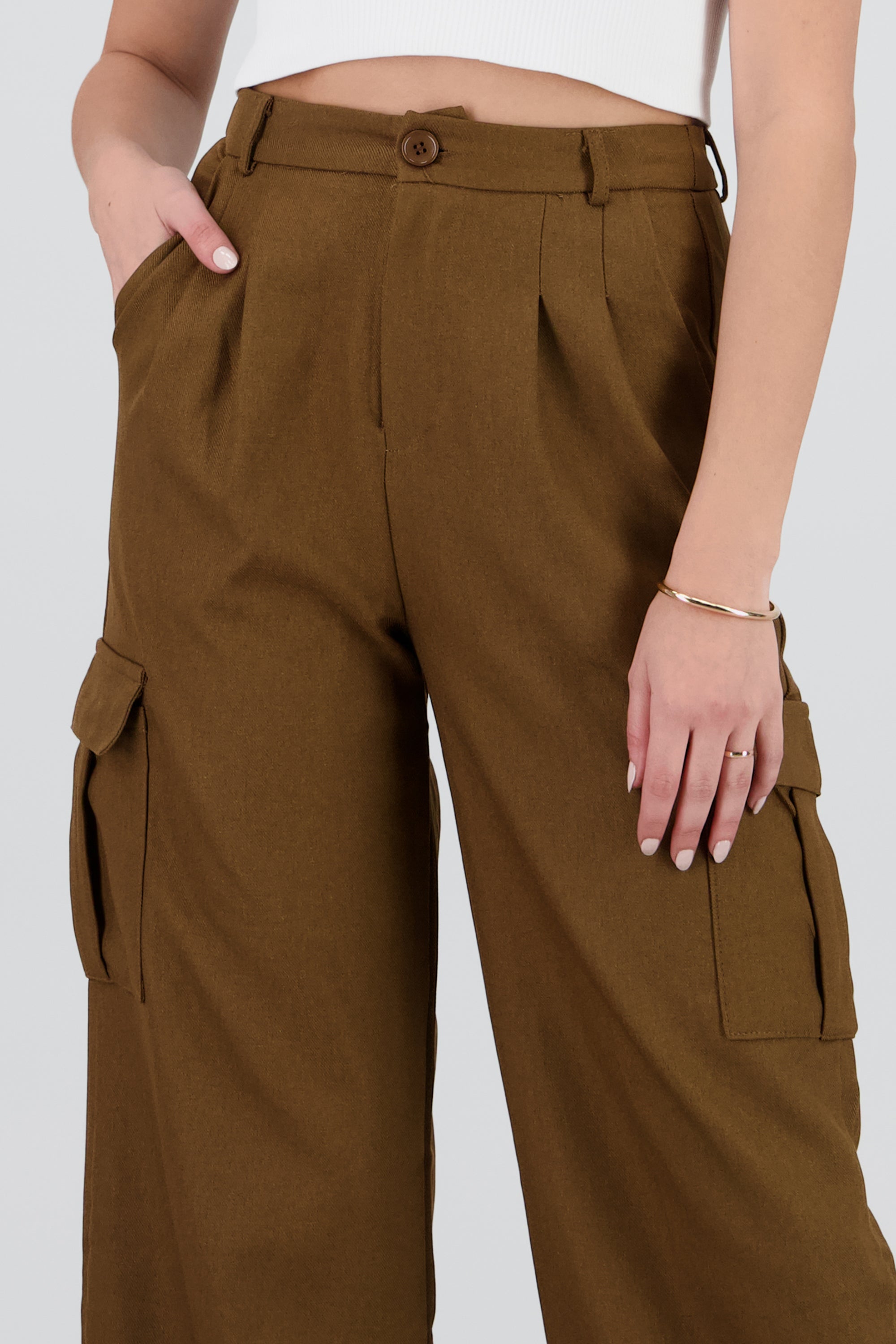 Pantalon liso recto detalle bolsas CAMELLO