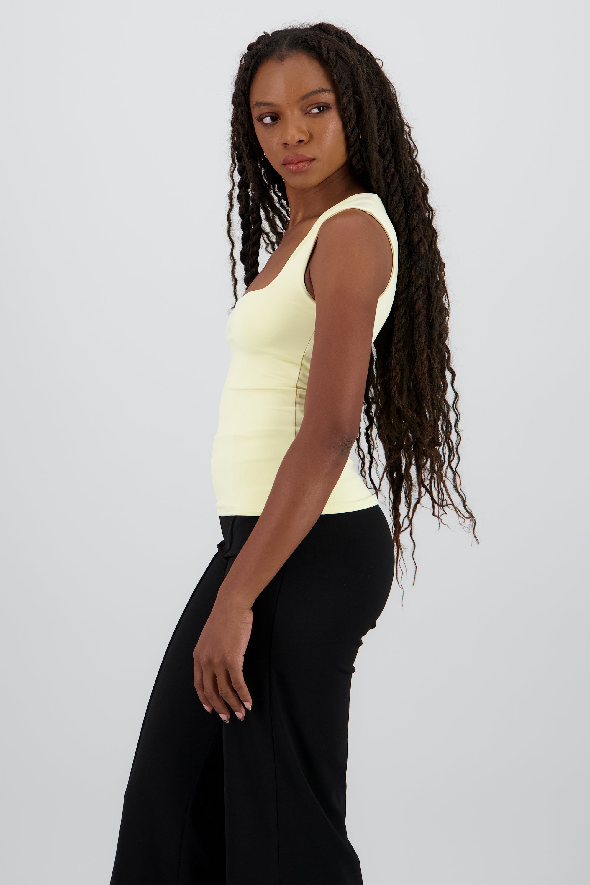 Top escote cuadrado sin mangas AMARILLO PASTEL