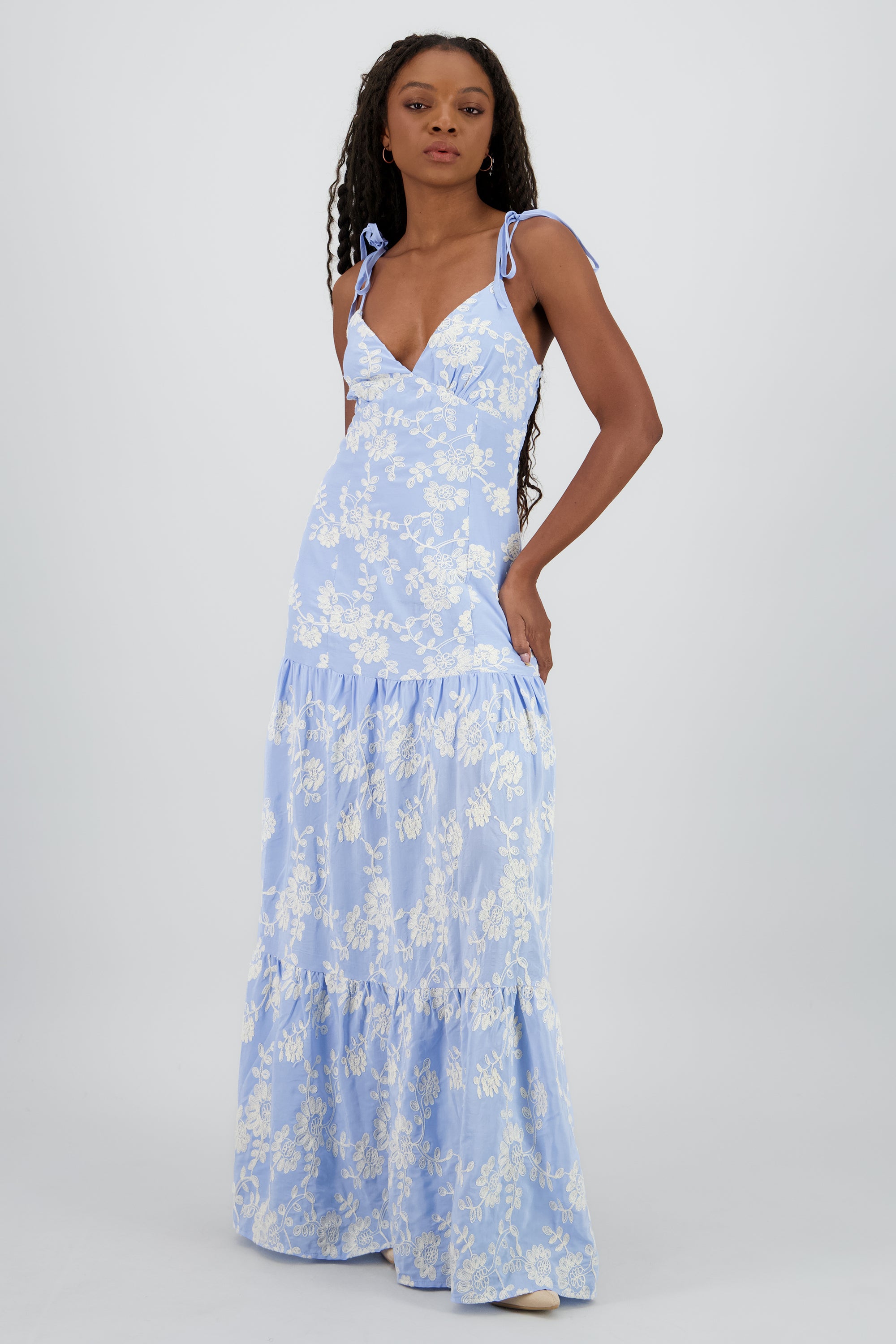 Vestido maxi tirantes olanes detalle bordado AZUL CIELO