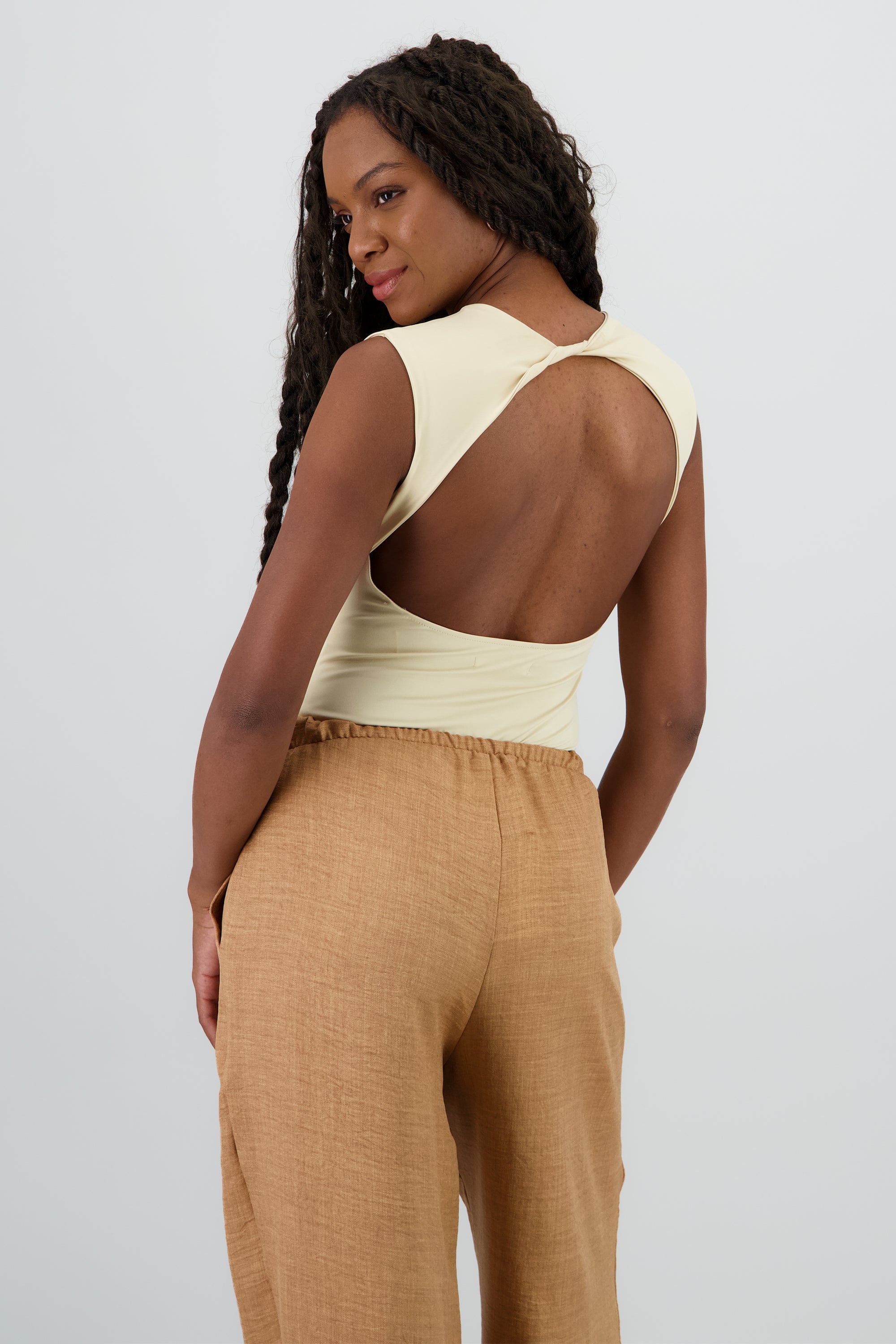 Body manga corta escote espalda BEIGE