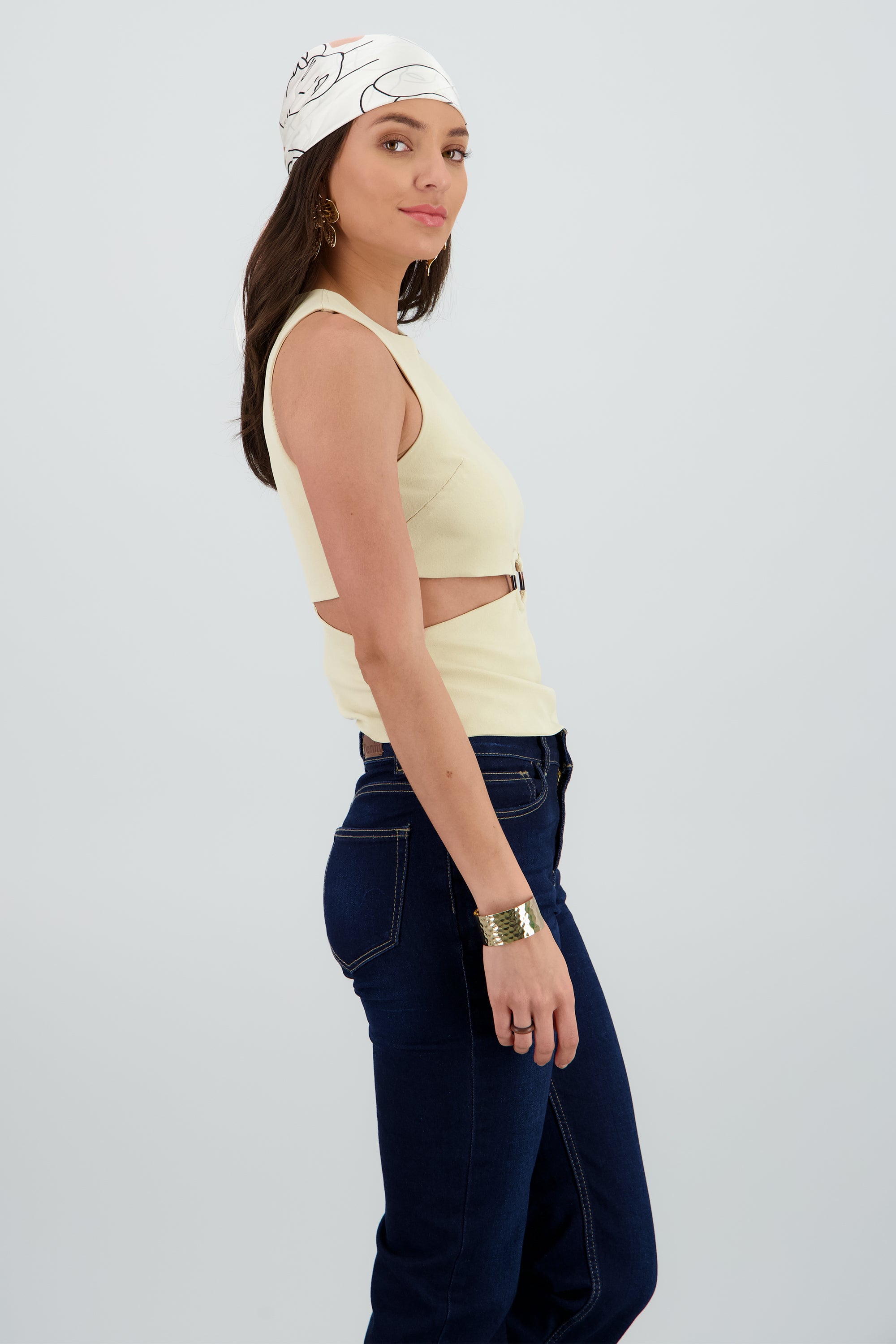 BLUSA DETALLE CORTES BEIGE