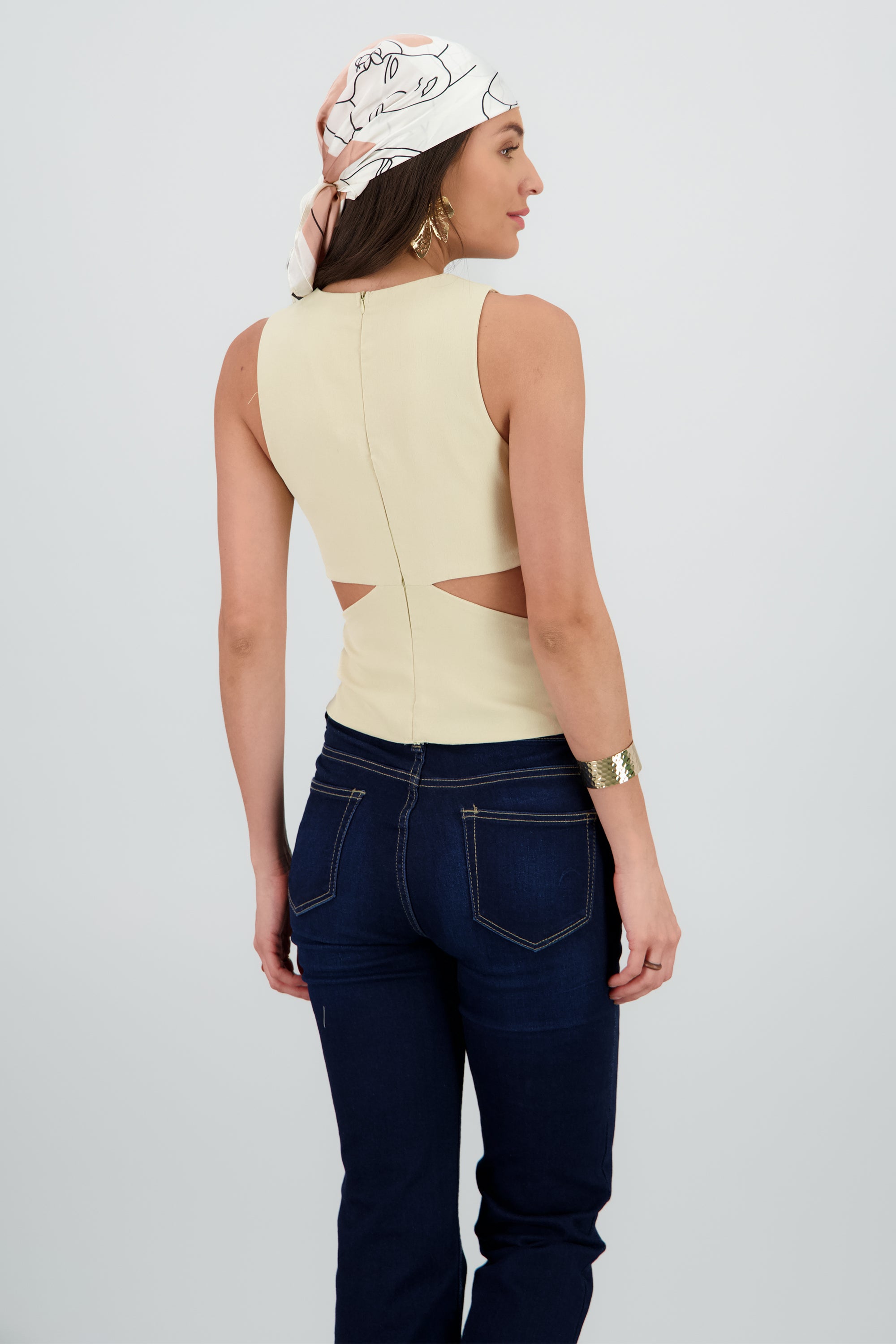 BLUSA DETALLE CORTES BEIGE