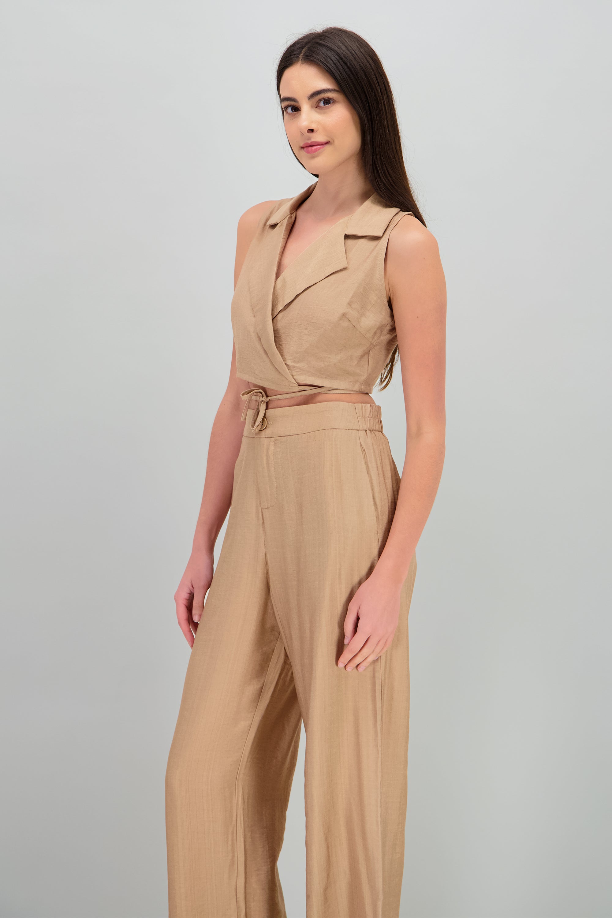 Chaleco crop detalle amarre BEIGE