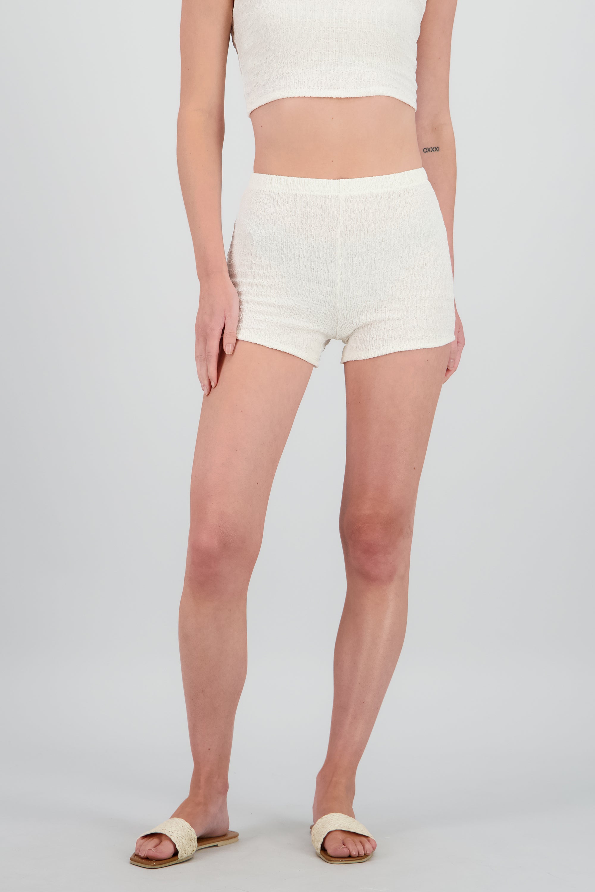 Shorts mini textura CREMA