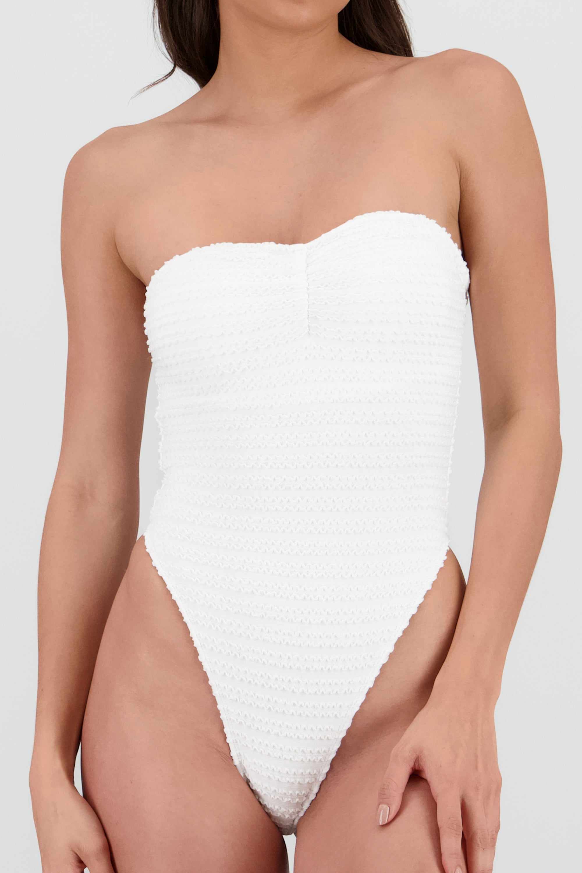 Traje de baño textura strapless BLANCO