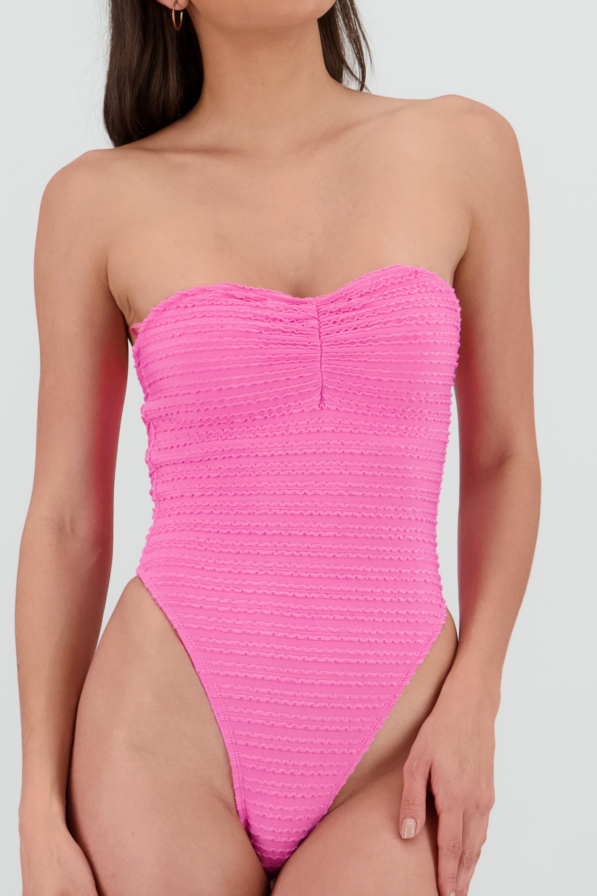 Traje de baño textura strapless ROSA PASTEL
